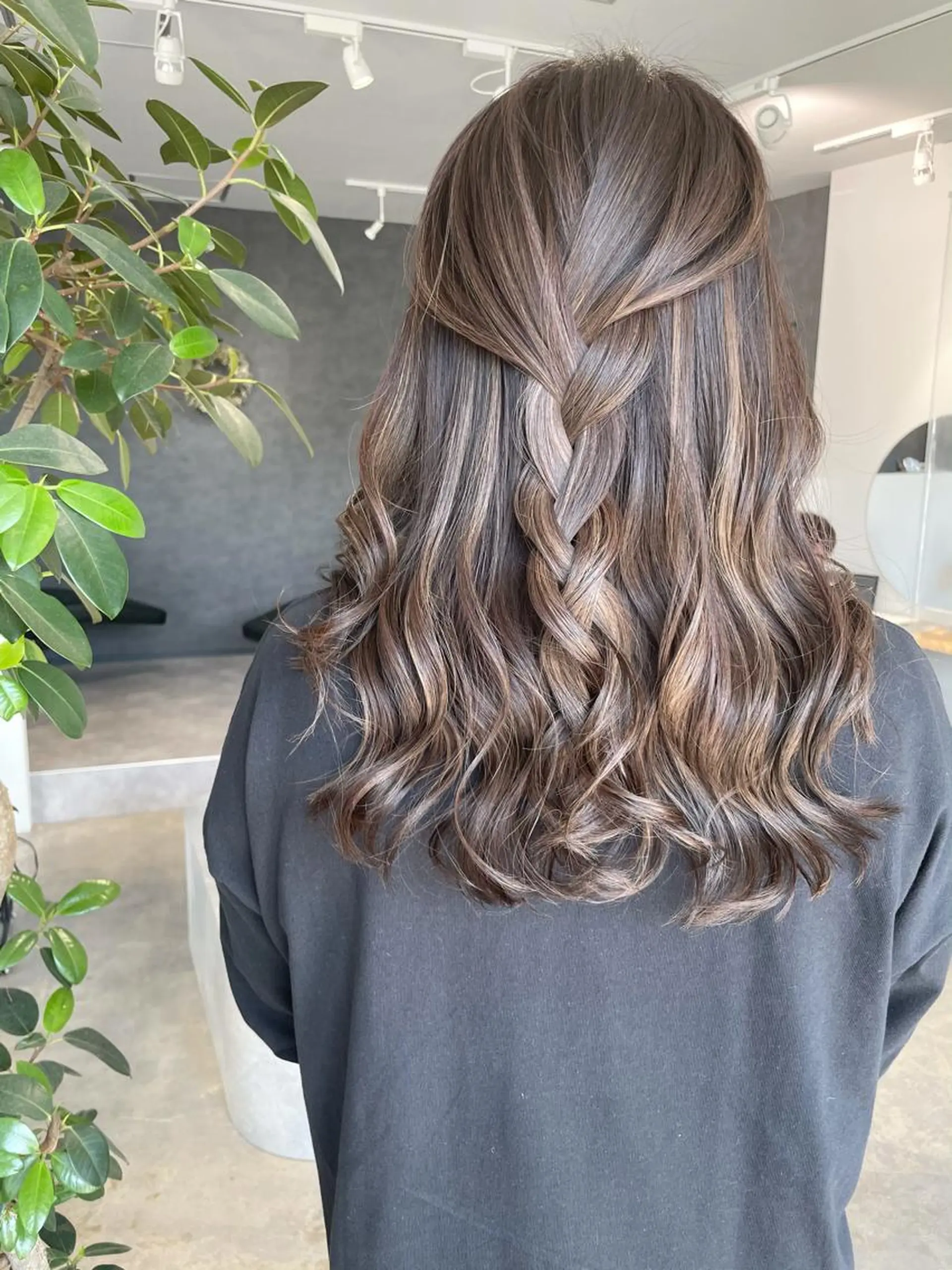 ミディアム 岸川 恭子のヘアスタイル