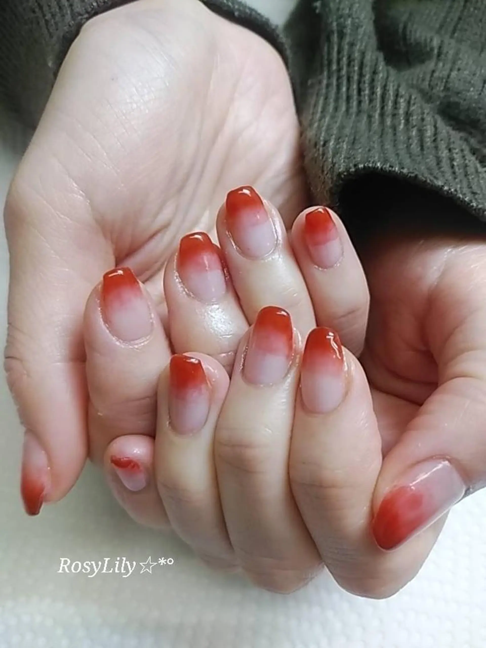 ネイル ボルドー グラデーション ハンドネイル ハンドケア プライベートサロン RosyLily所属・プライベートサロン Rosy Lilyのネイルデザイン