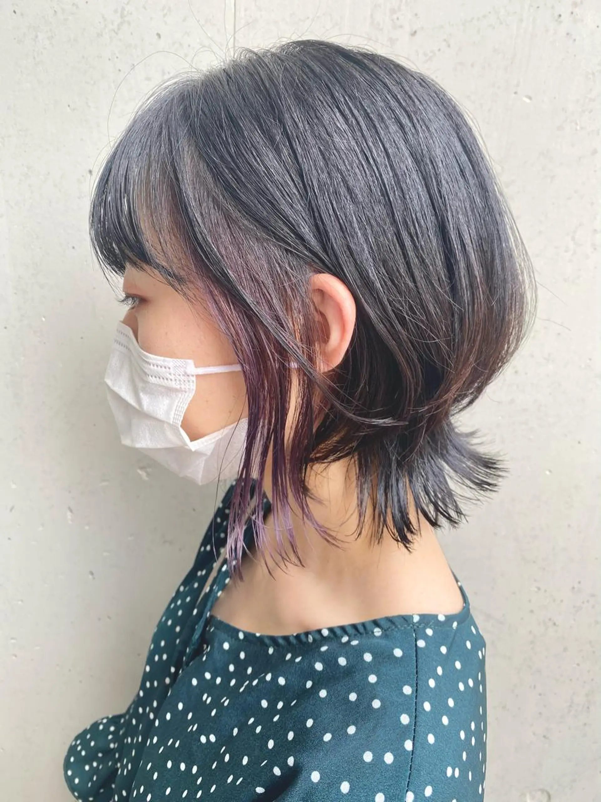 ミディアム カラー イヤリングカラー カット ヘアカラー エクステ／インナー カラー 礒野朱里のヘアスタイル