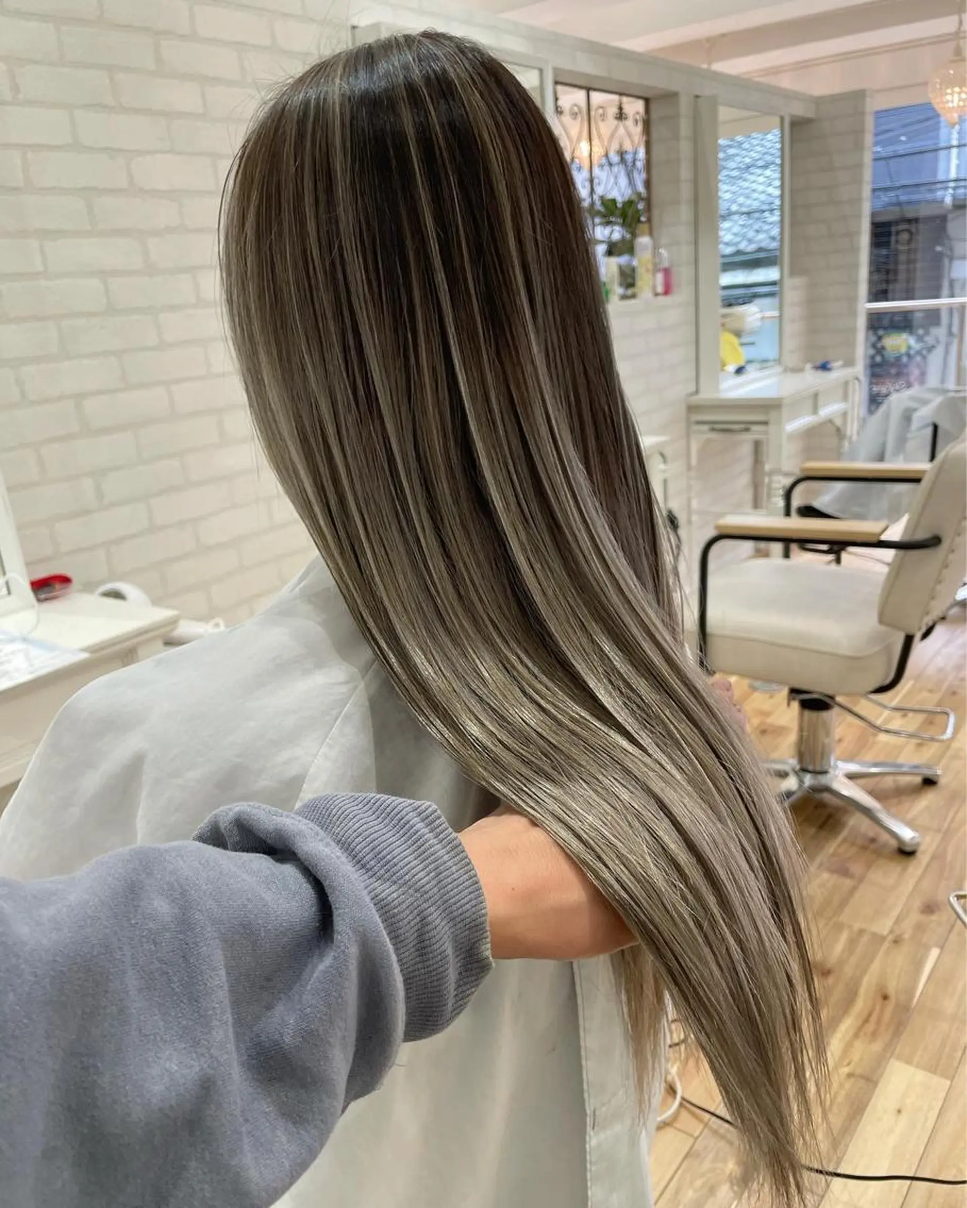 ロング カラー バレイヤージュ レイヤーカット ヘアカラー トリートメント Tao所属・藤川 大智のヘアスタイル