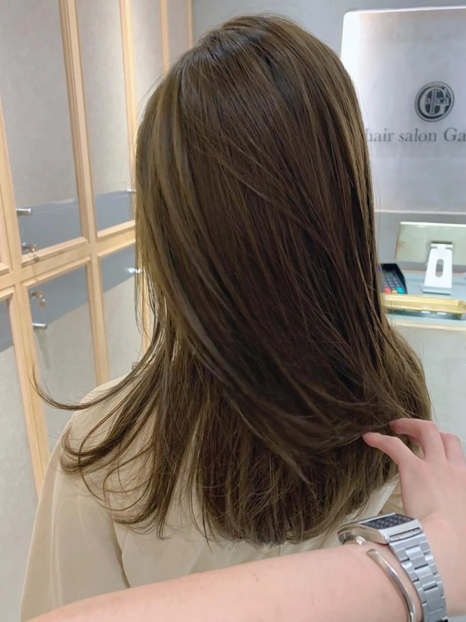 セミロング カラー ベージュカラー オリーブベージュ TENELE所属・チバ タクミのヘアスタイル