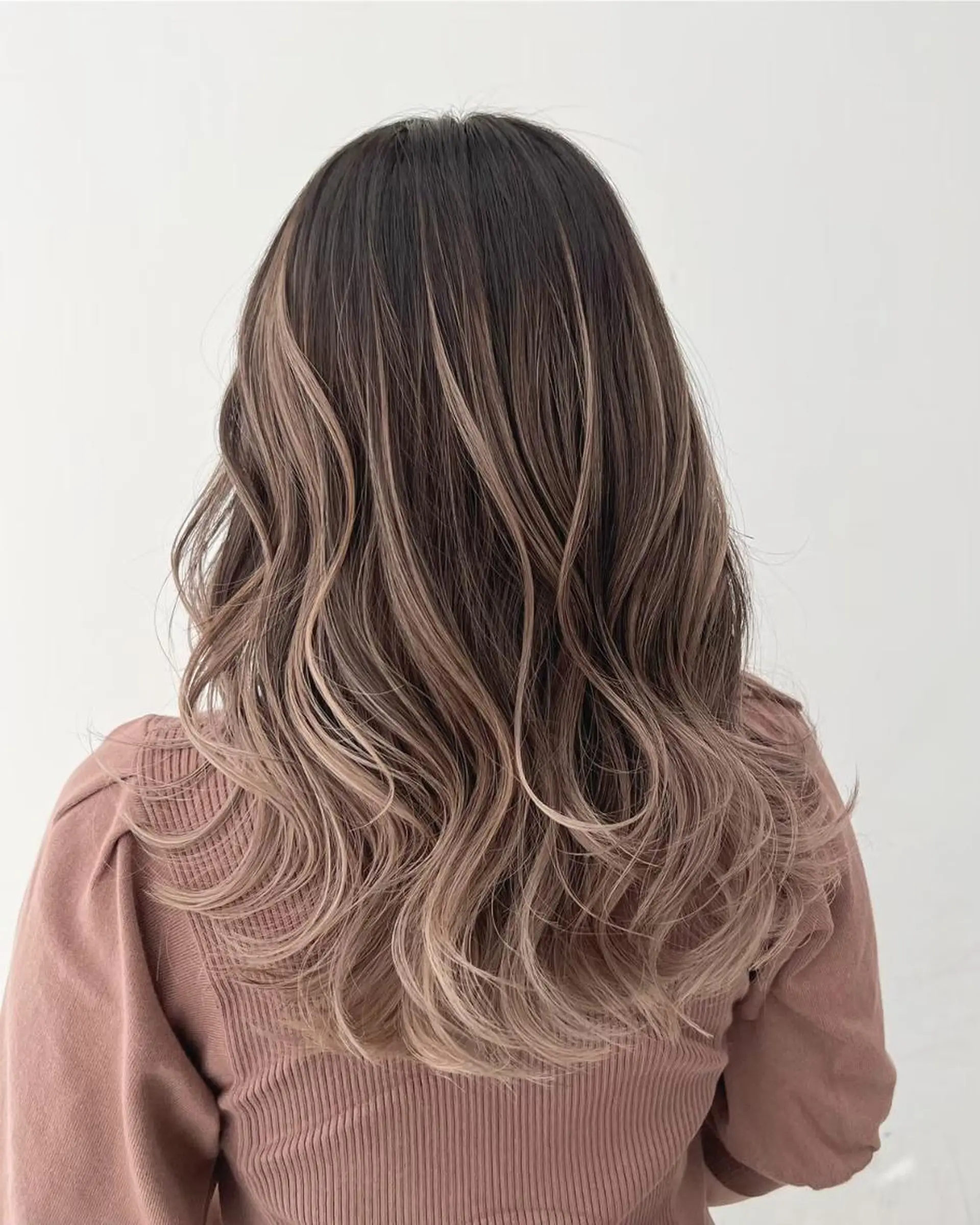 カラー セミロング セミロングパーマ ブリーチ ダブルカラー ハイライトカラー イルミナカラー 【公式】amble luxe 中野のヘアスタイル