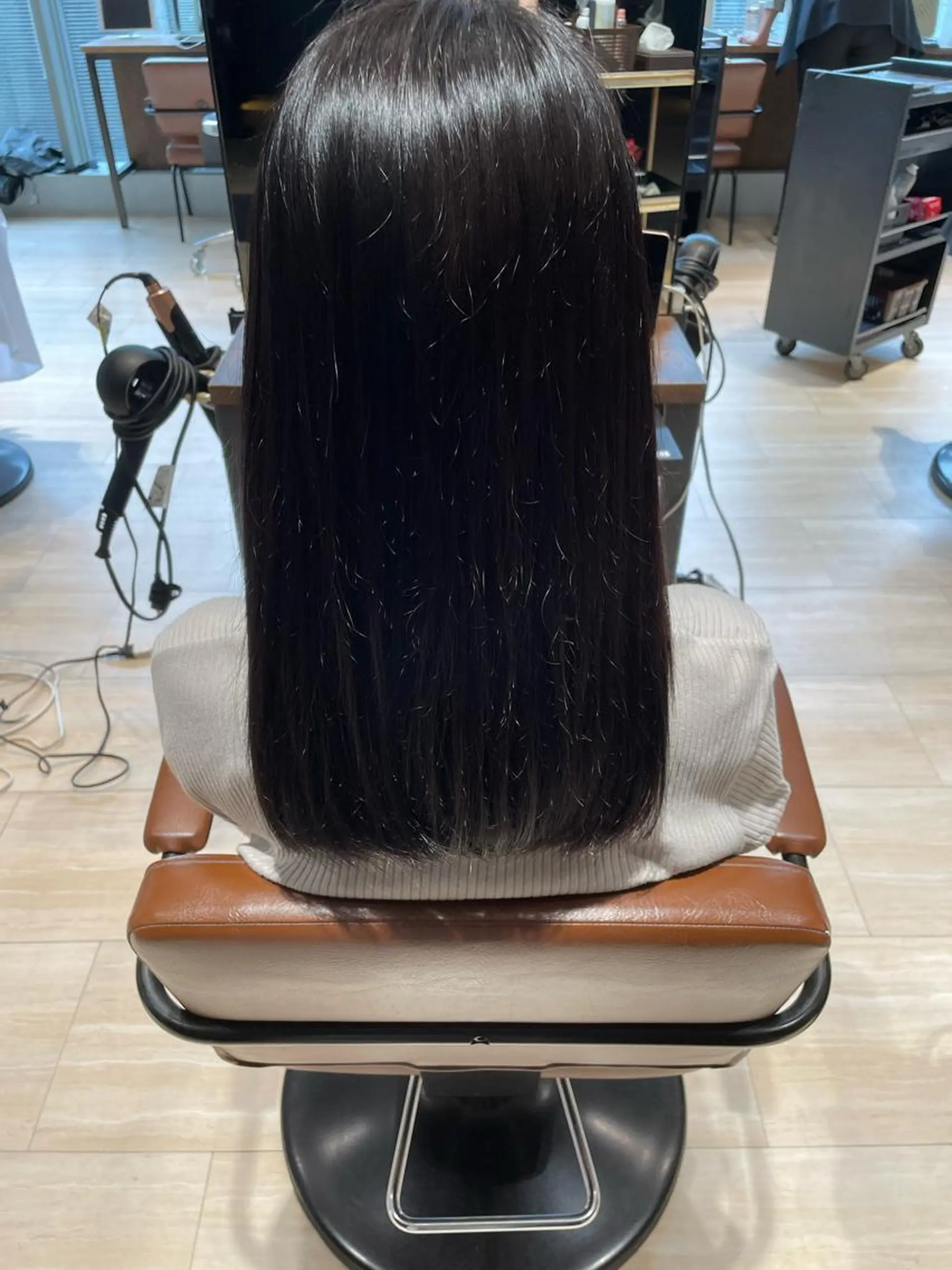 セミロング 失敗しない顔まわり× 小顔補正レイヤー難波のヘアスタイル