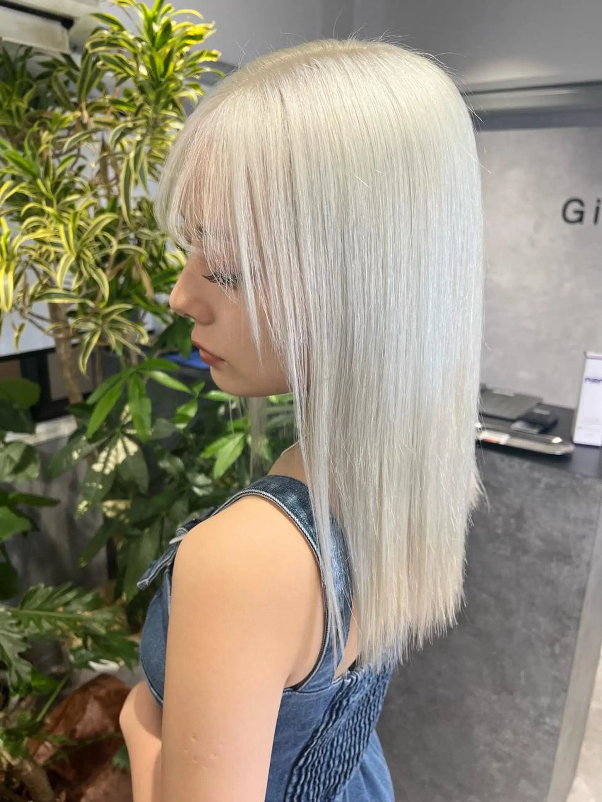 セミロング カラー mimiiy梅田 中崎町ハイトーンのヘアスタイル