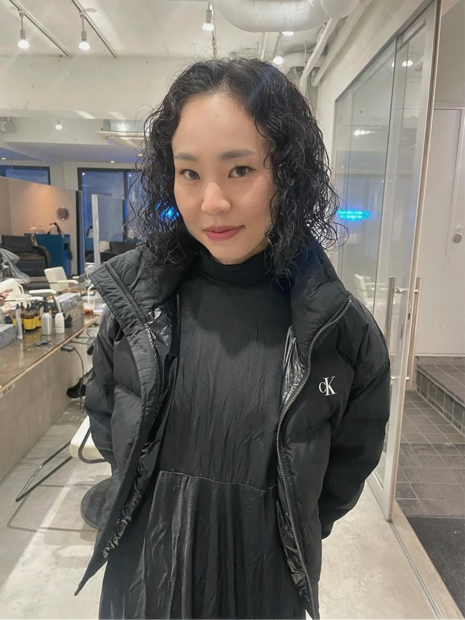 ミディアム カラー パーマ ミディアムパーマ ツイストスパイラルパーマ バレイヤージュ ブリーチ ケアブリーチ カット パーマ トリートメント スパイラルパーマ 🌐hina⭐️のヘアスタイル