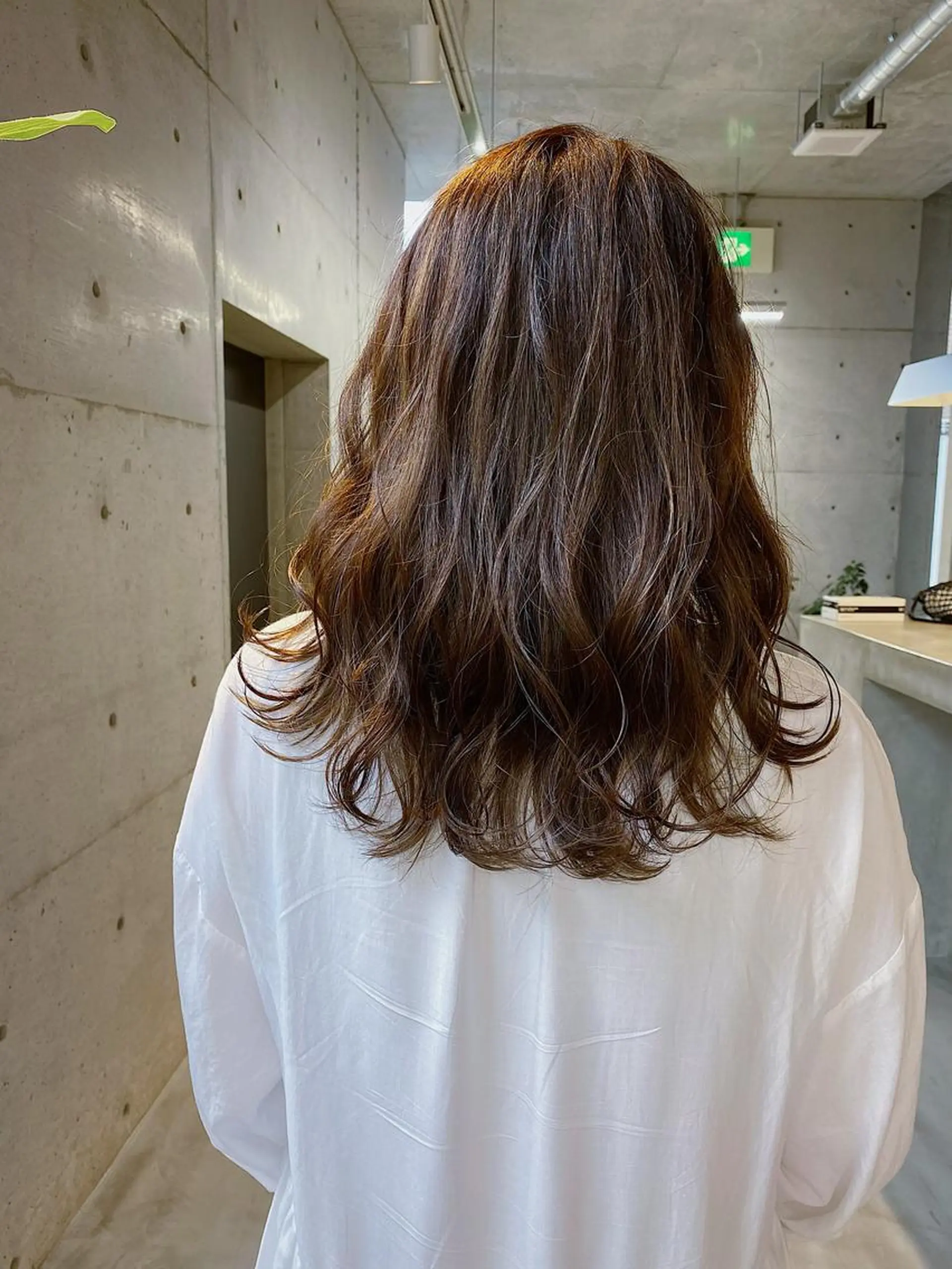 セミロング ハイライト son hair HIROEのヘアスタイル