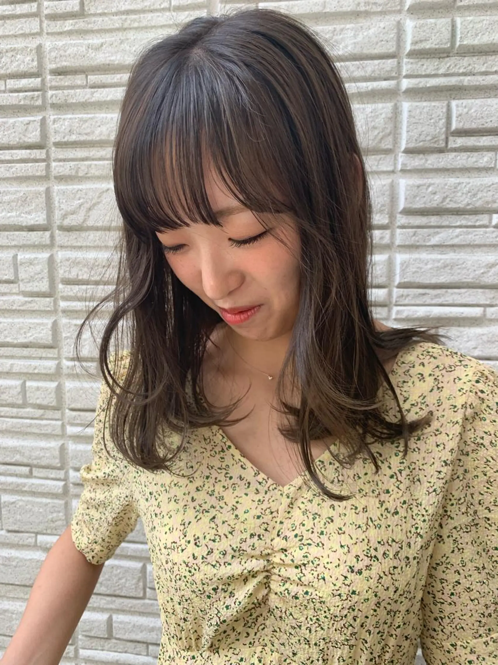 ミディアム カラー グレージュ 柔らかブラウン/顔周 りレイヤー♡ユウシのヘアスタイル