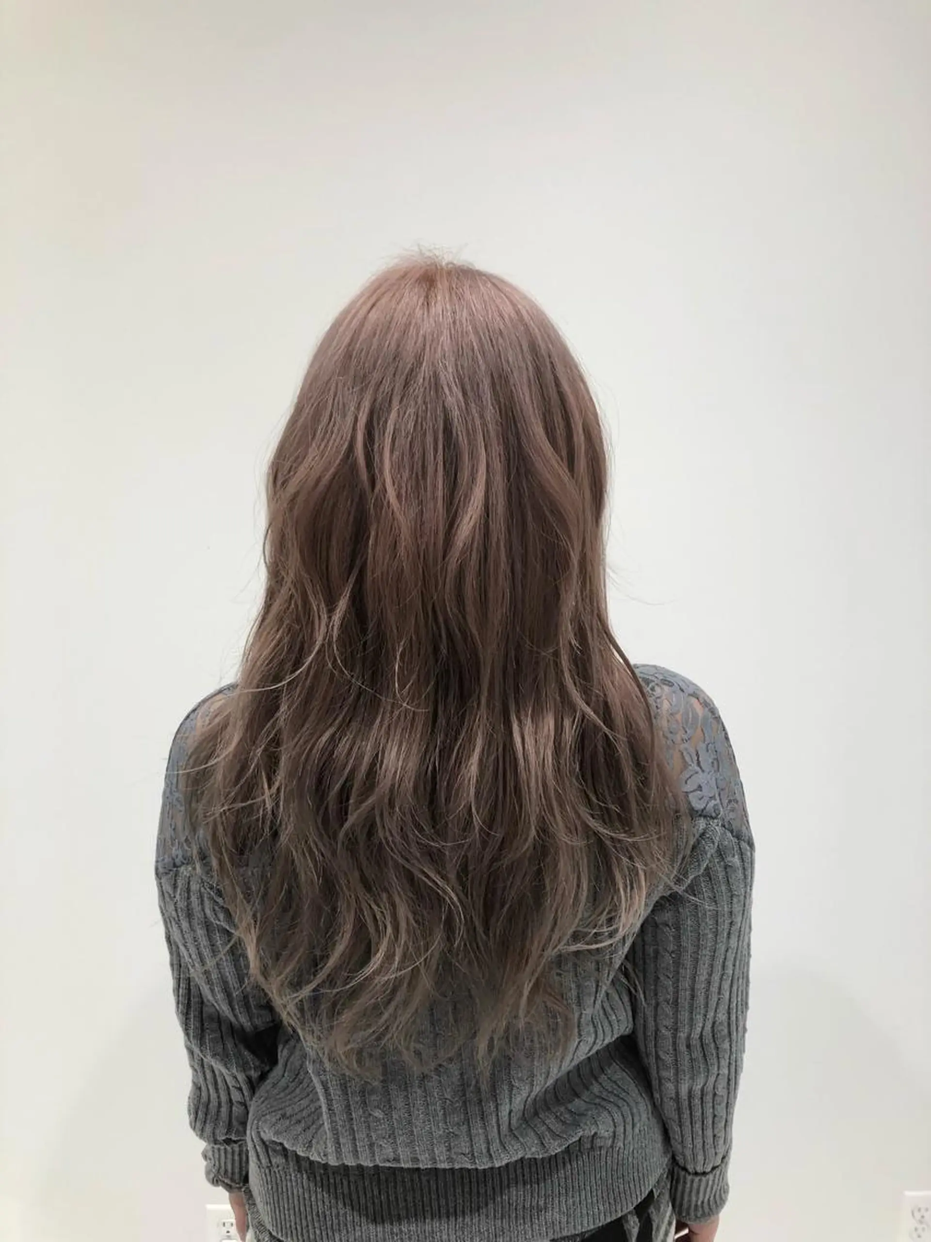 ミディアム カラー Kro ハイトーン×ブリーチのヘアスタイル