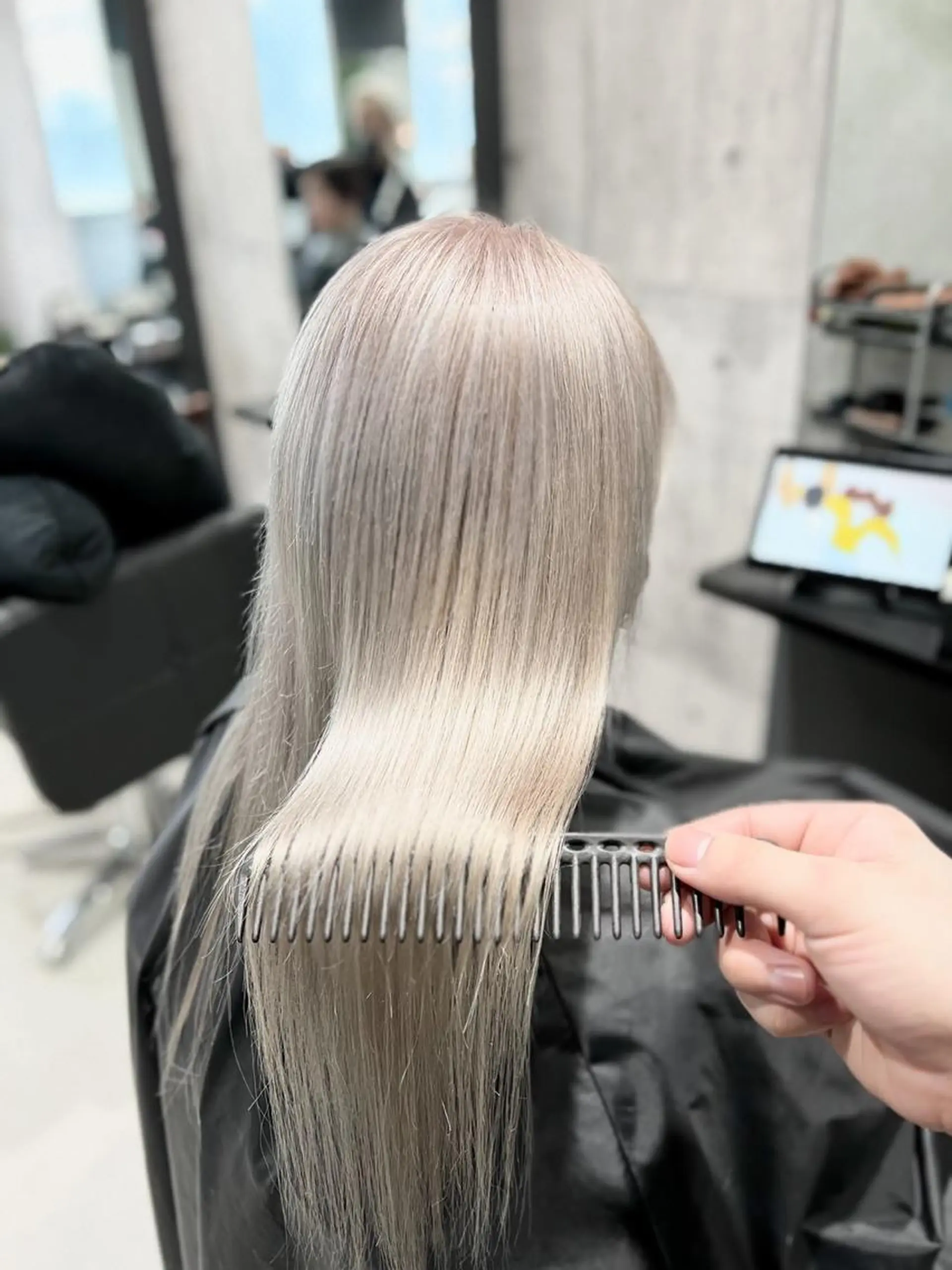 ロング カラー ベージュカラー mimiiy梅田 中崎町ハイトーンのヘアスタイル