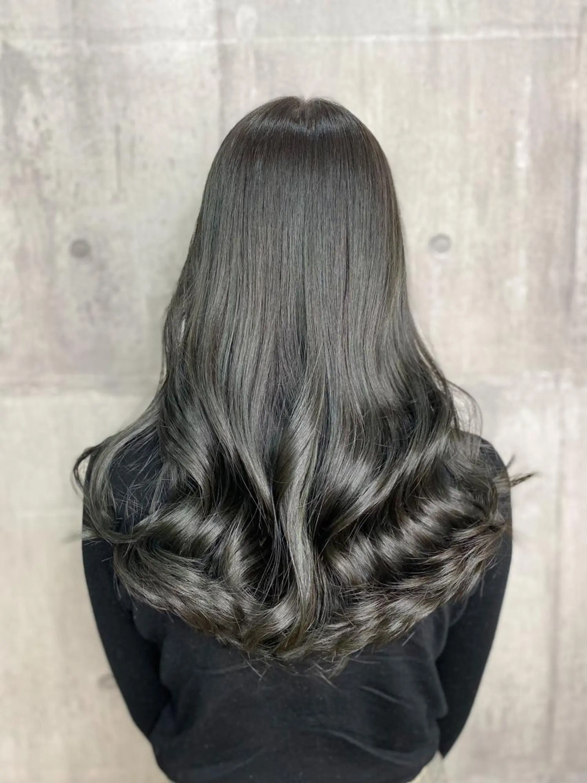 セミロング カラー アッシュ オリーブアッシュ トリートメント SALOWIN神戸三宮East店所属・【透明感、艶髪】西村 有司のヘアスタイル