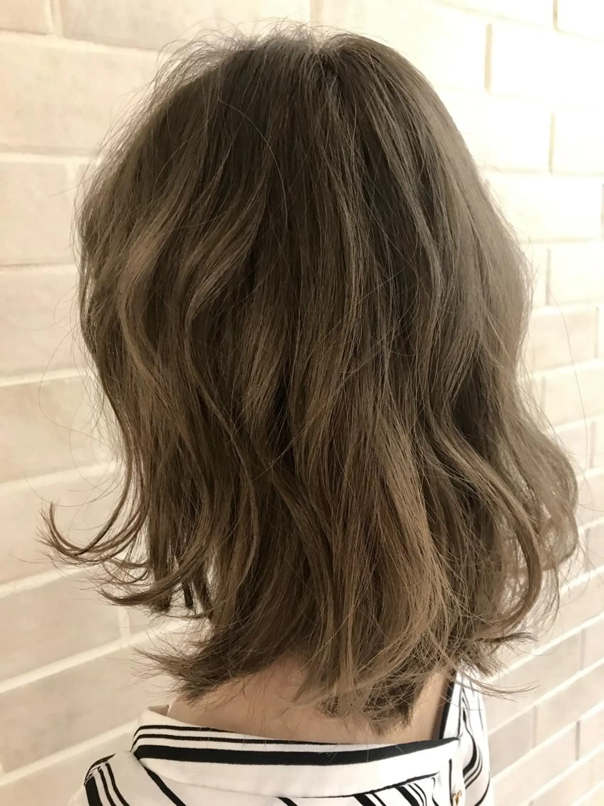 ショート カラー グレージュ 艶髪カラー&ウルフ フルカワ ヒロズミのヘアスタイル