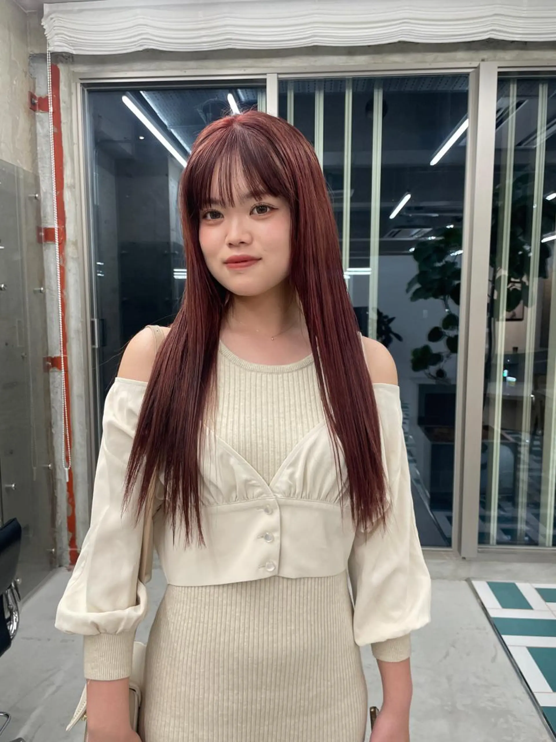 ロング ボブ/ハイトーン YUIのヘアスタイル