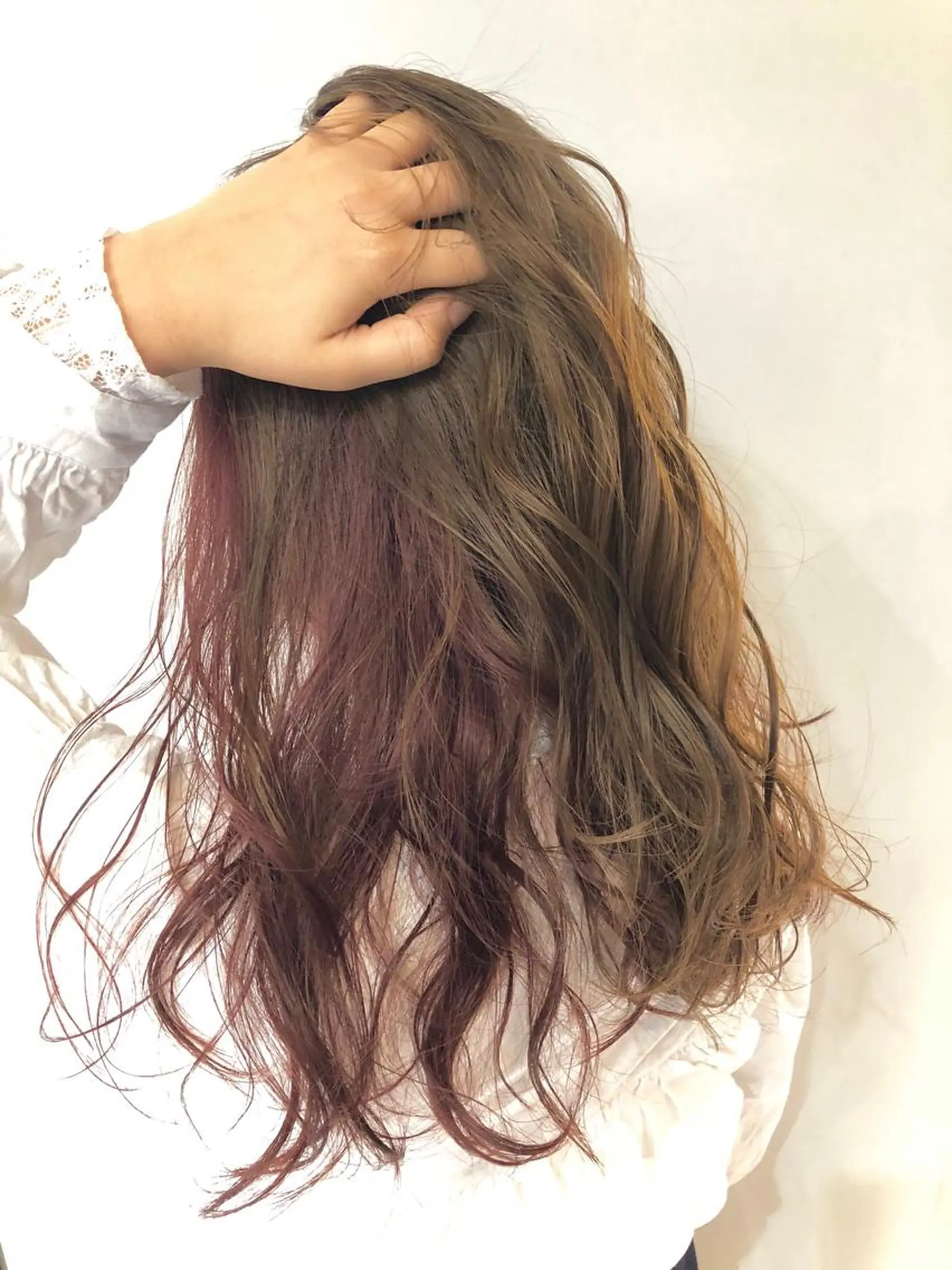 ロング カラー アッシュ ベージュカラー インナーカラー ピンクカラー バイオレットカラー 女性リピ90%🍨 🩷佐藤みずきのヘアスタイル