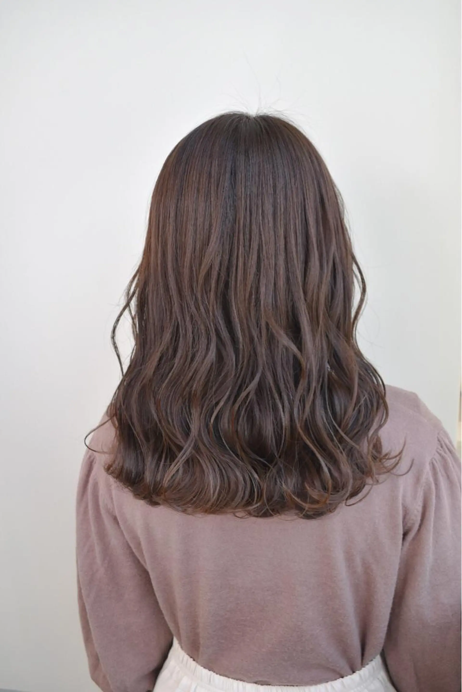 セミロング カラー ハイライトカラー ラベンダーカラー ピンクカラー ピンクラベンダー ハイライト SALOWIN神戸三宮East店所属・【透明感、艶髪】西村 有司のヘアスタイル