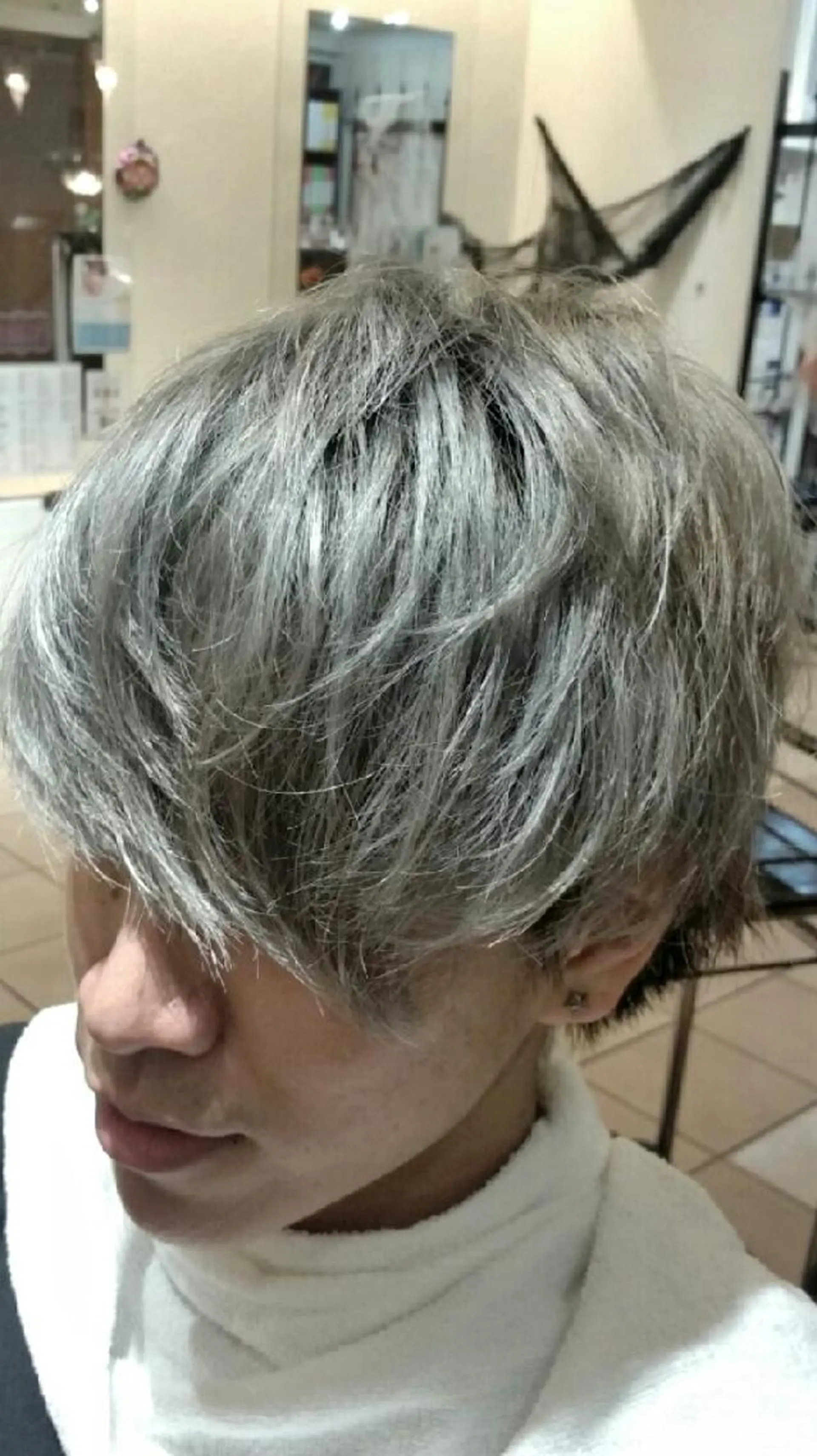 ショート カラー アッシュ シルバー シルバーアッシュ 【髪質改善美容師】t occa茨木篠原健太のヘアスタイル