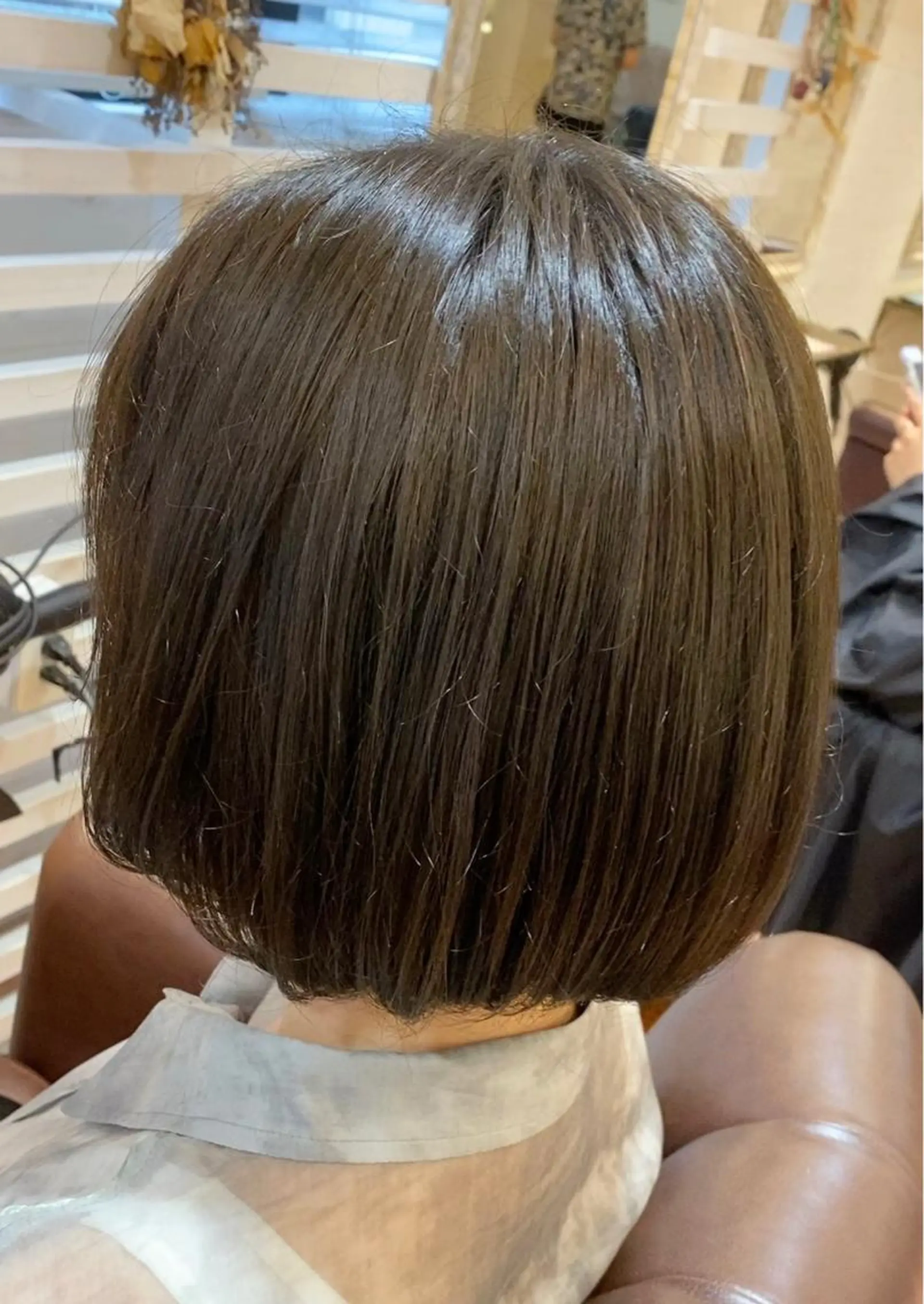 ショート カラー オリーブグレー ブリーチなし✨艶髪 カラー𓃲YAGIのヘアスタイル