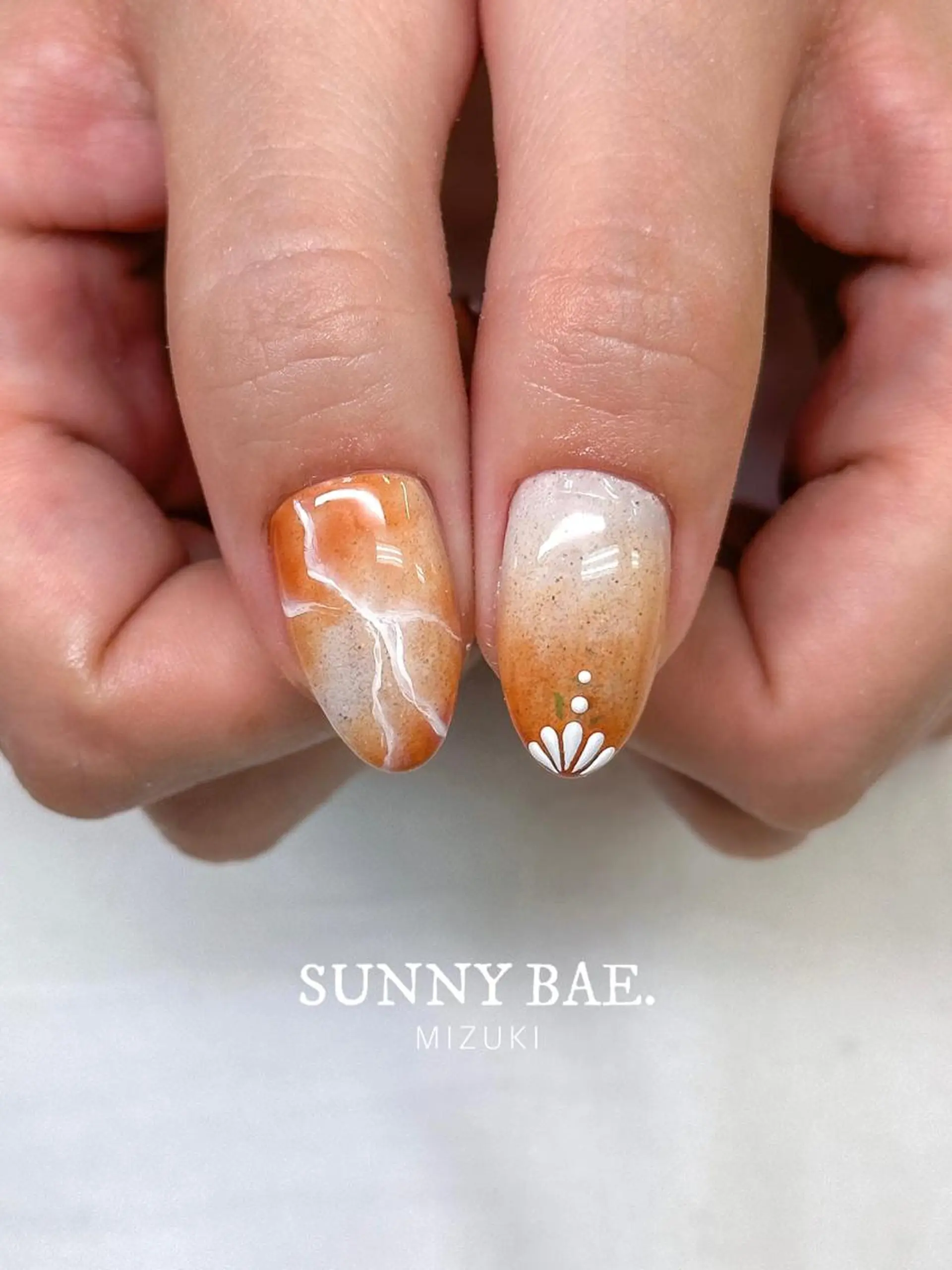 ネイル べっ甲ネイル ジェルネイル 大理石ネイル(マーブル) ニュアンスネイル オレンジ SUNNY BAE. 🌼MIZUKIのネイルデザイン