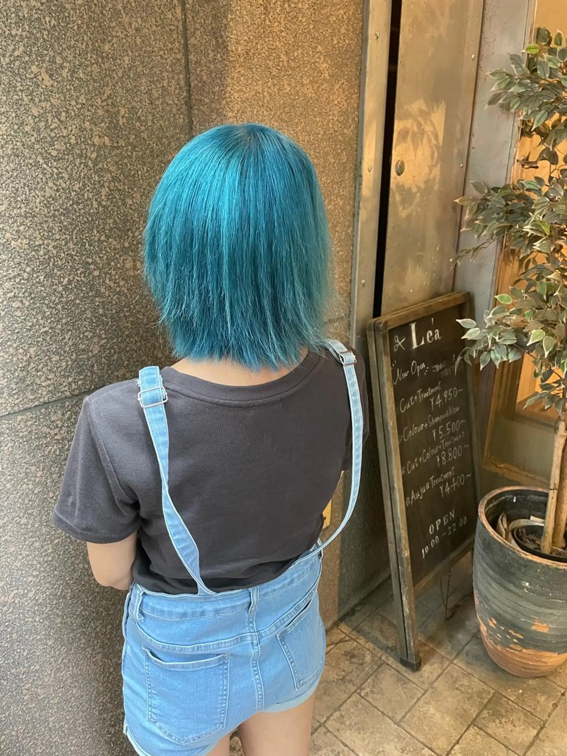 ショート カラー ブルーカラー Le'a所属・渋谷/フェード/ 國分 翔のヘアスタイル