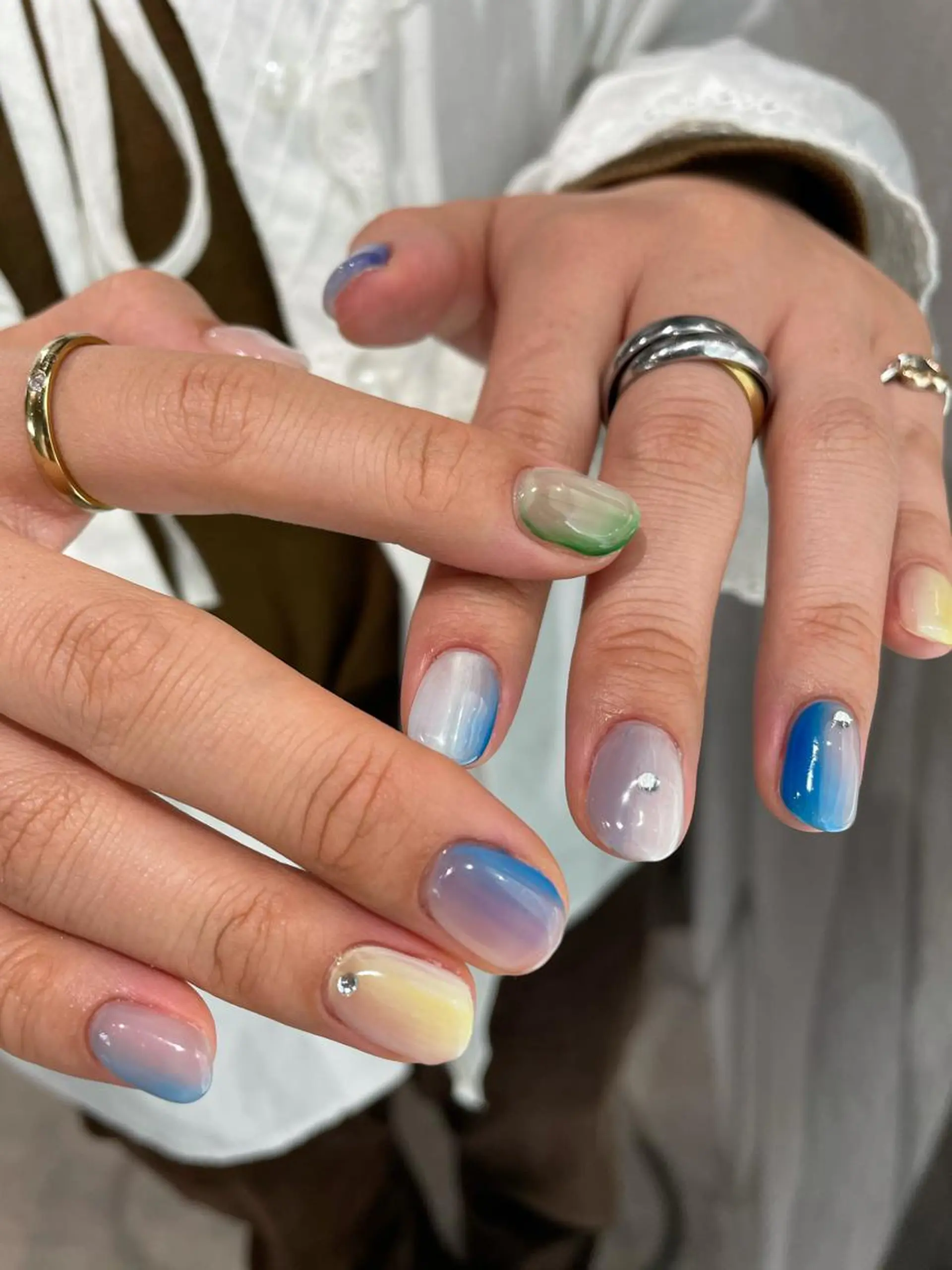 ネイル グラデーション ハンドネイル ナチュラル透明感🌱 小山美樹子のヘアスタイル