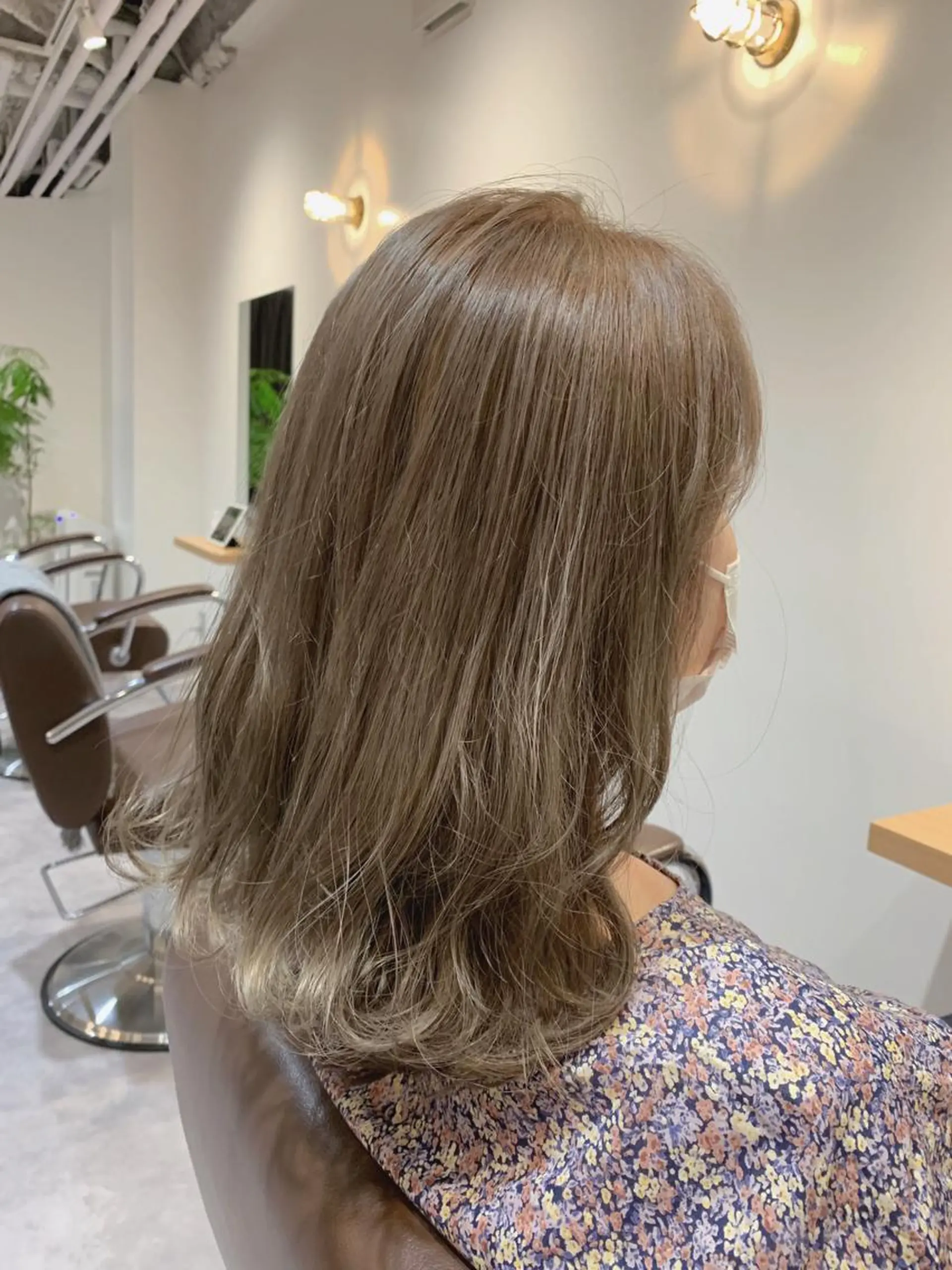 カラー MIA 菅原のヘアスタイル