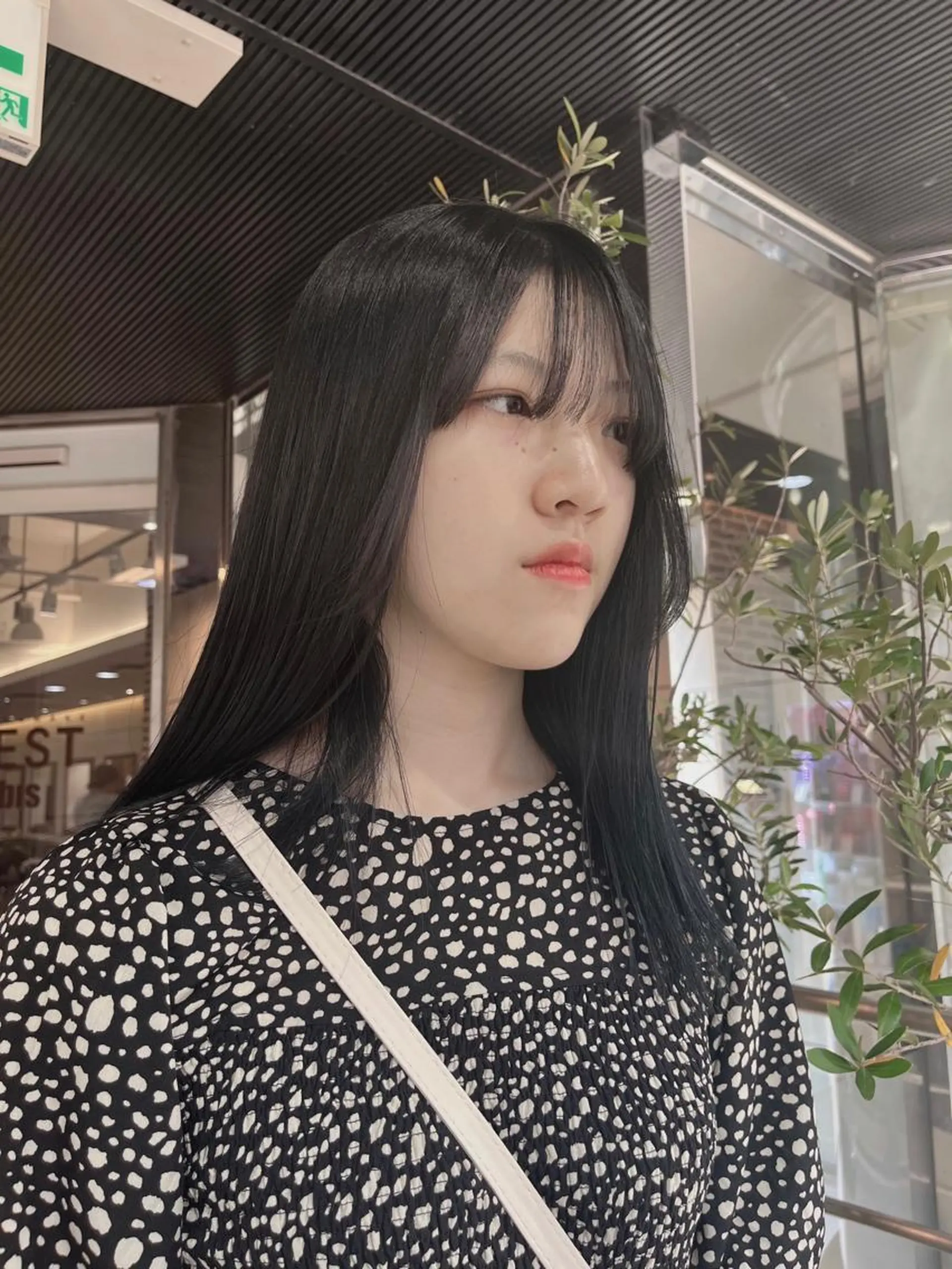 ロング カラー ベージュカラー 黒髪 ブリーチ ブルーカラー ブルーブラック 酸性ストレート 🤍🎀honokaのヘアスタイル