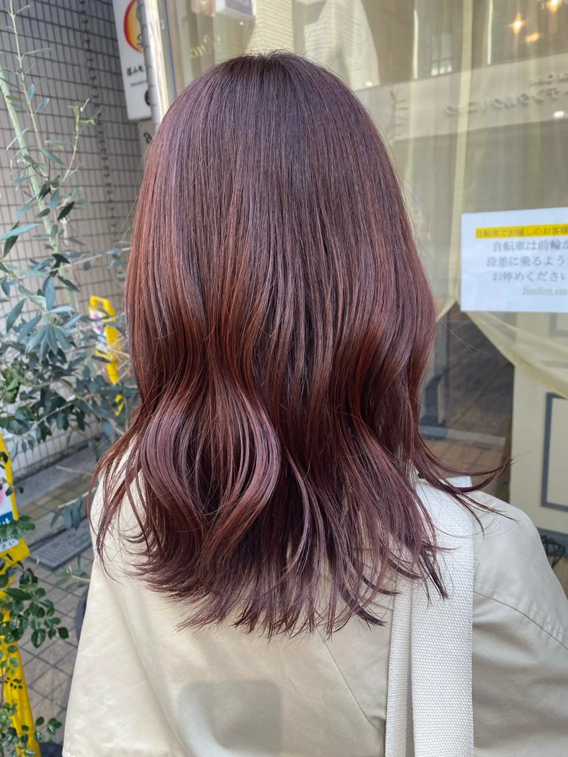 ミディアム カラー カット ヘアカラー 宮内 真乃のヘアスタイル