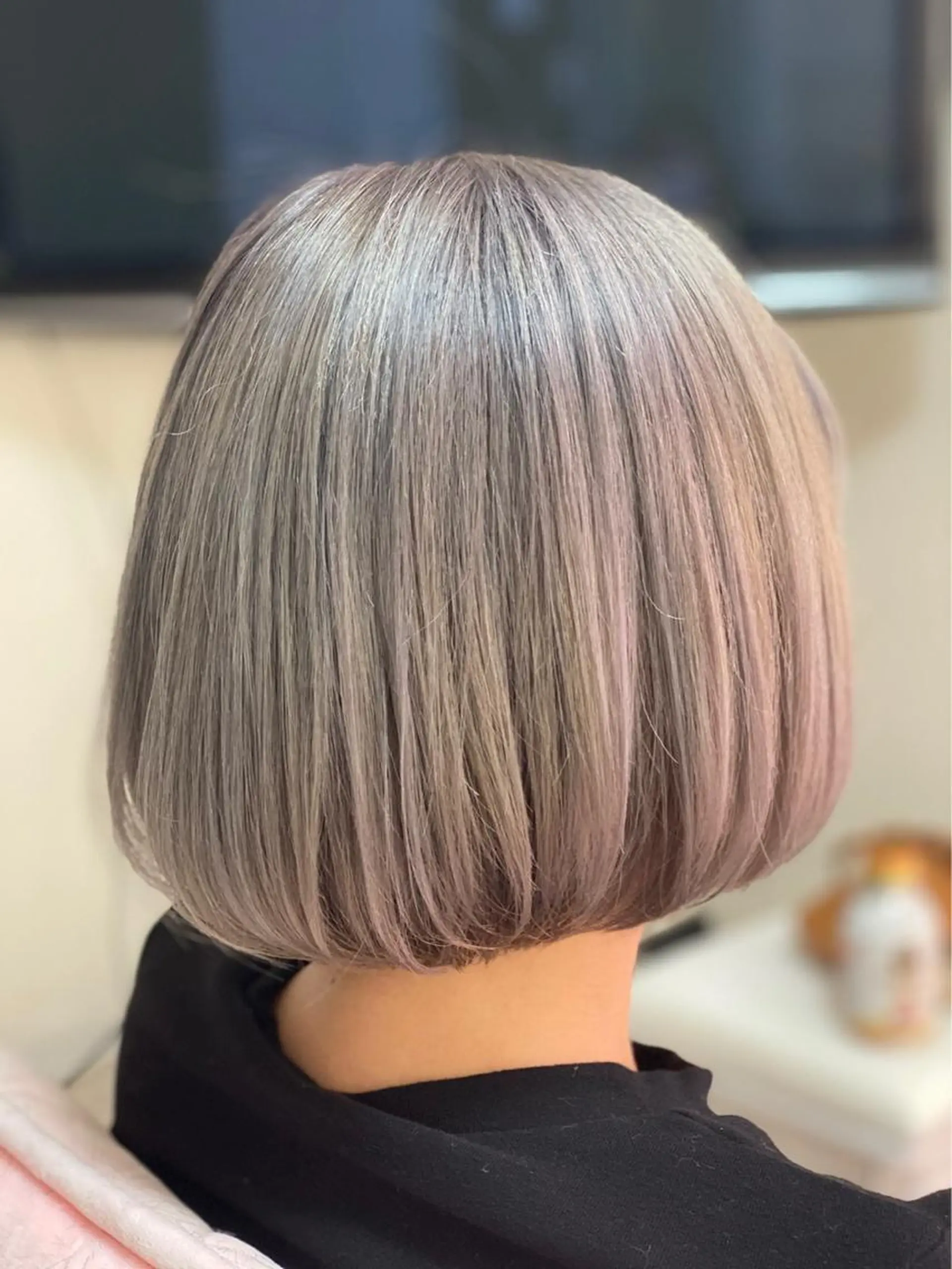 ショート カラー ブリーチ ゴトウ エイイチのヘアスタイル