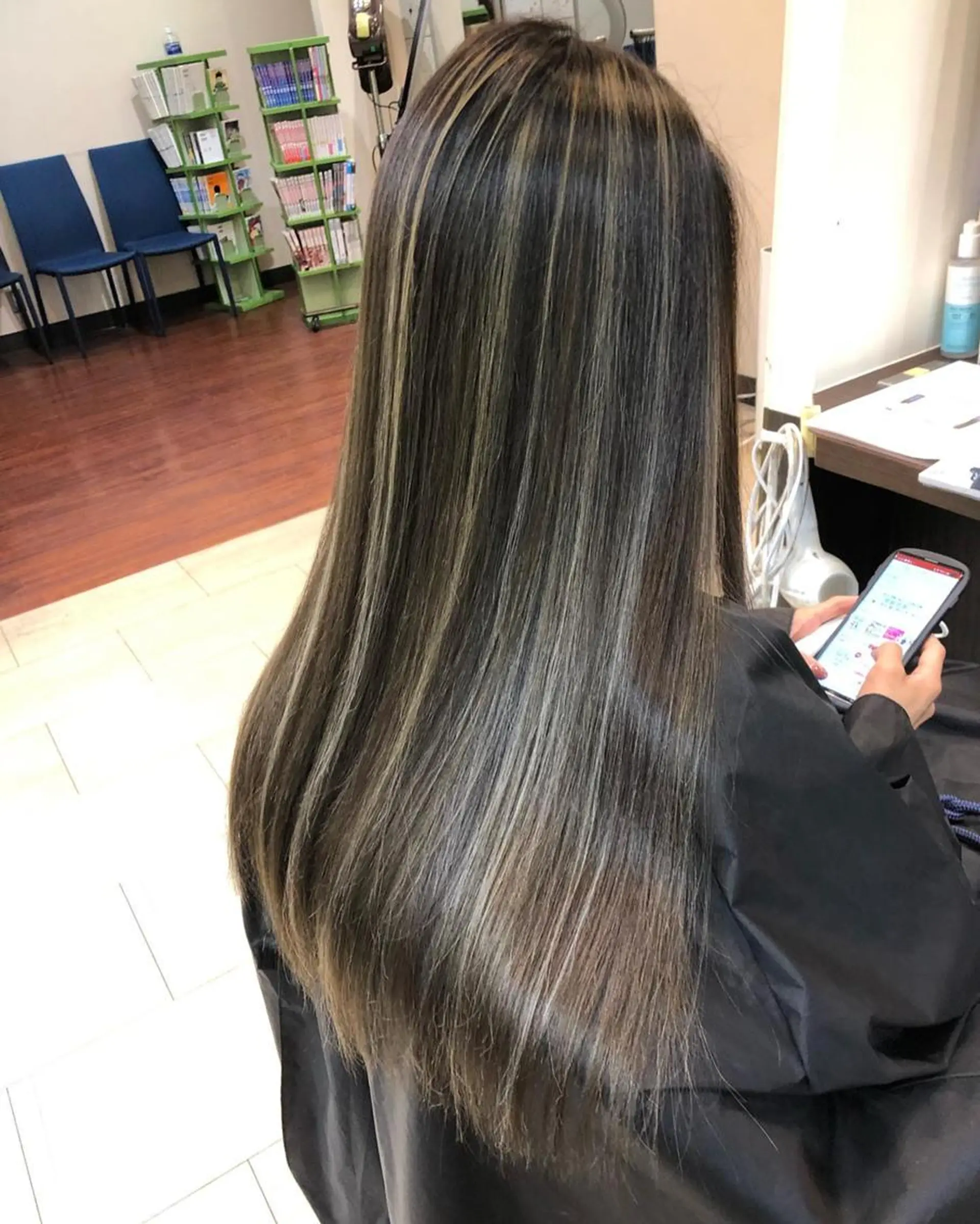 ショート カラー パーマ ヘアアレンジ メンズ メンズバレイヤージュ メンズブリーチ メンズハイライト メンズハイトーン メンズインナーカラー カット 縮毛矯正 トリートメント yasu ヤスのヘアスタイル