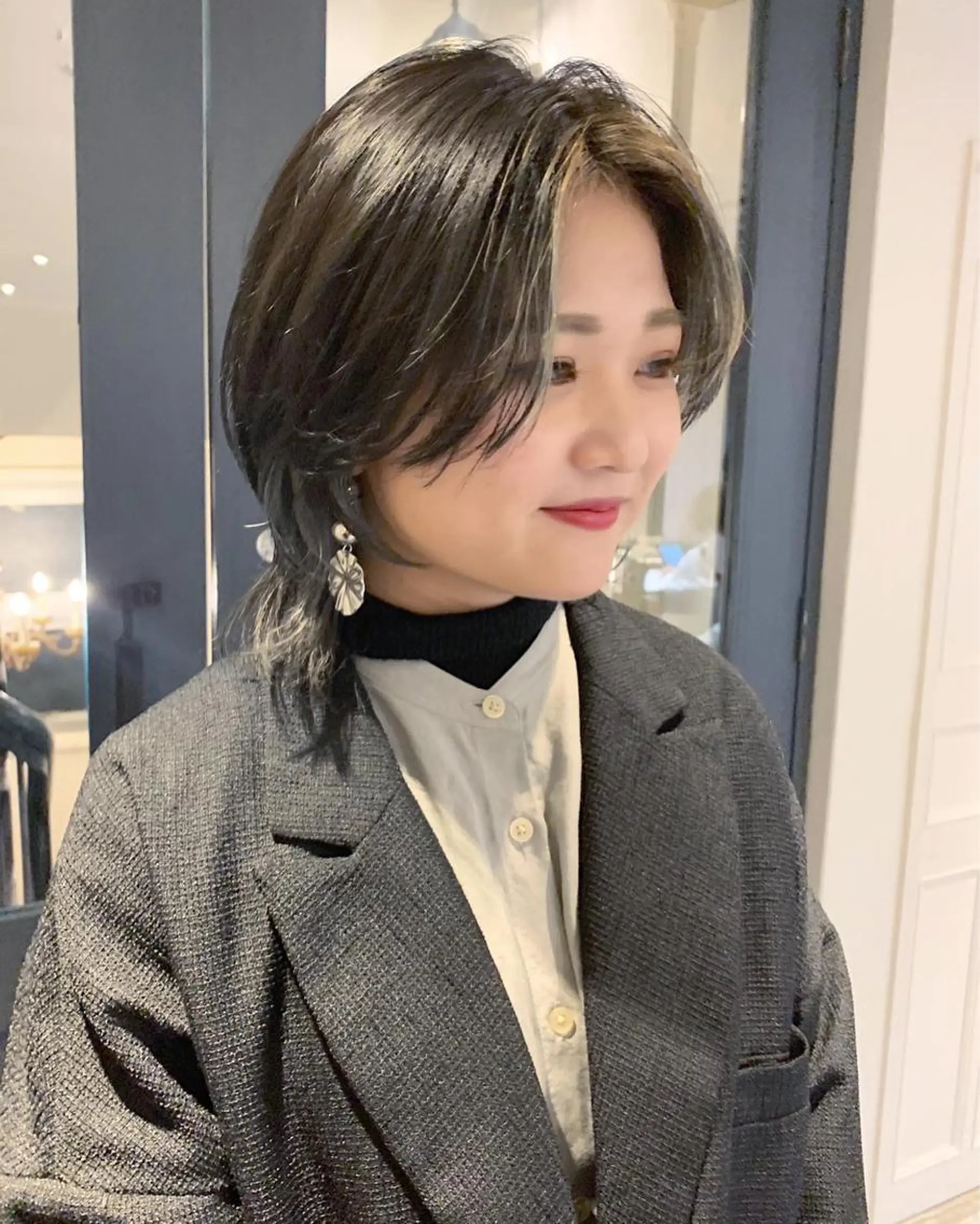 ミディアム カラー ブリーチ ハイライトカラー ハイライト ウルフカット SALOWIN梅田茶屋町店所属・ウルフレイヤーカット /チヒロのヘアスタイル