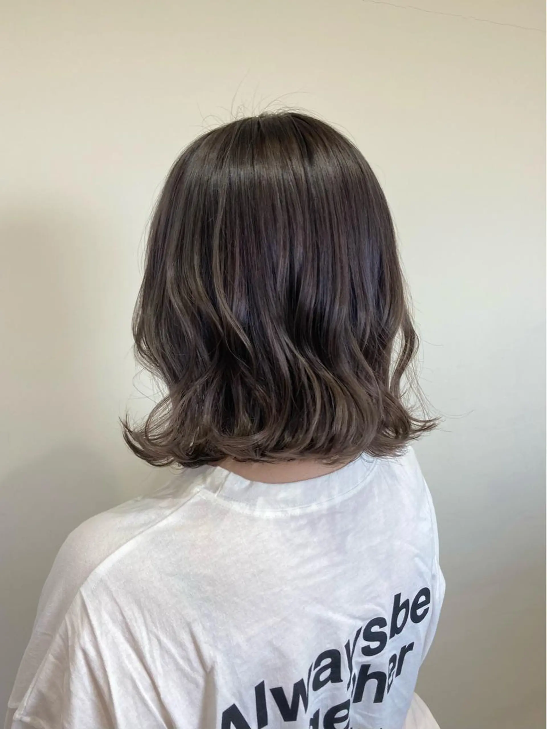 ミディアム ハイライト ヘアカラー 梅山 美侑のヘアスタイル