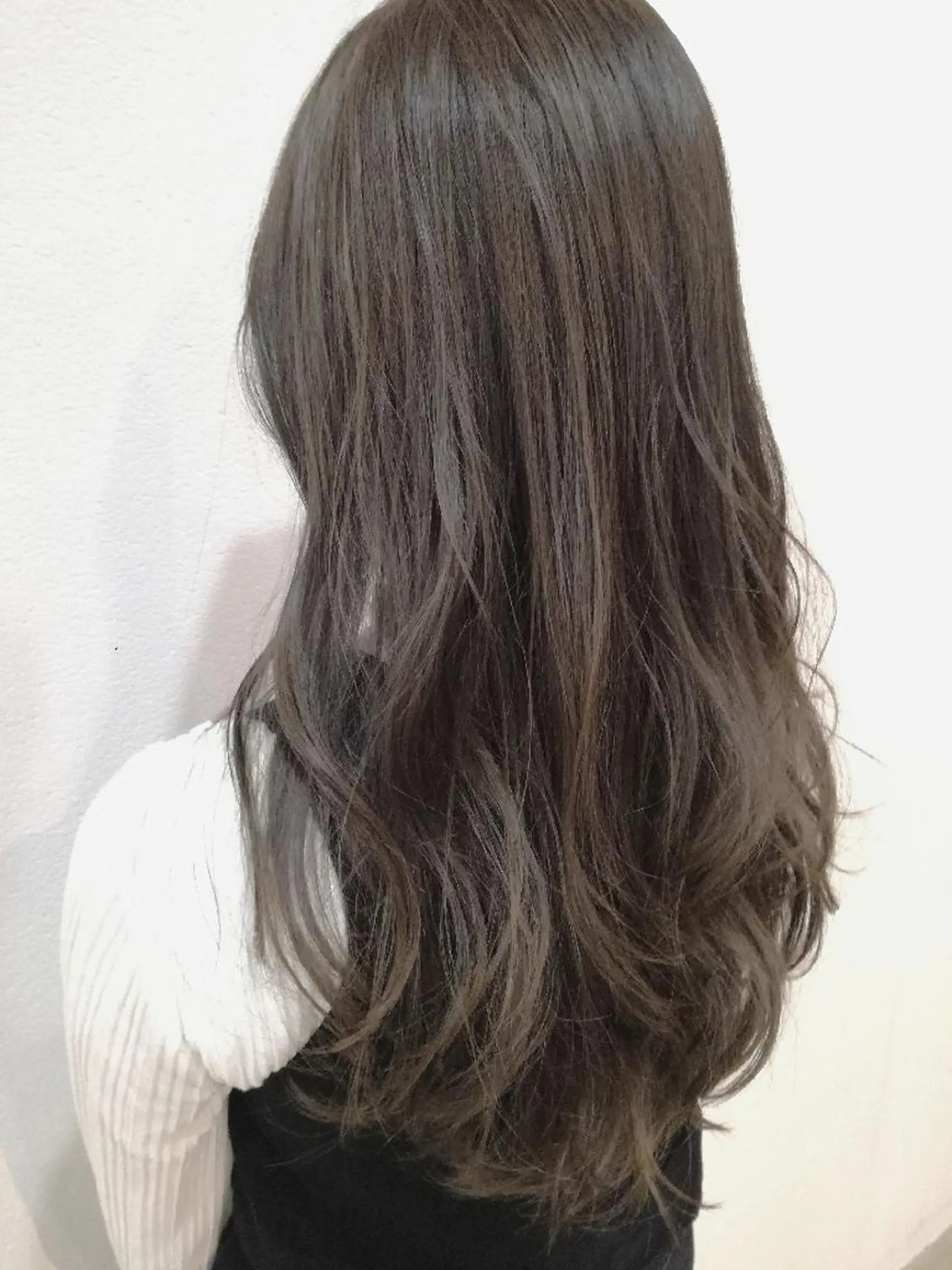 ロング カラー パーマ ヘアアレンジ メンズ ネイル キッズ マツエク・マツパ グレージュ ロング ロングネイル 中津No.1髪質改善 店長✨透ける暗髪のヘアスタイル