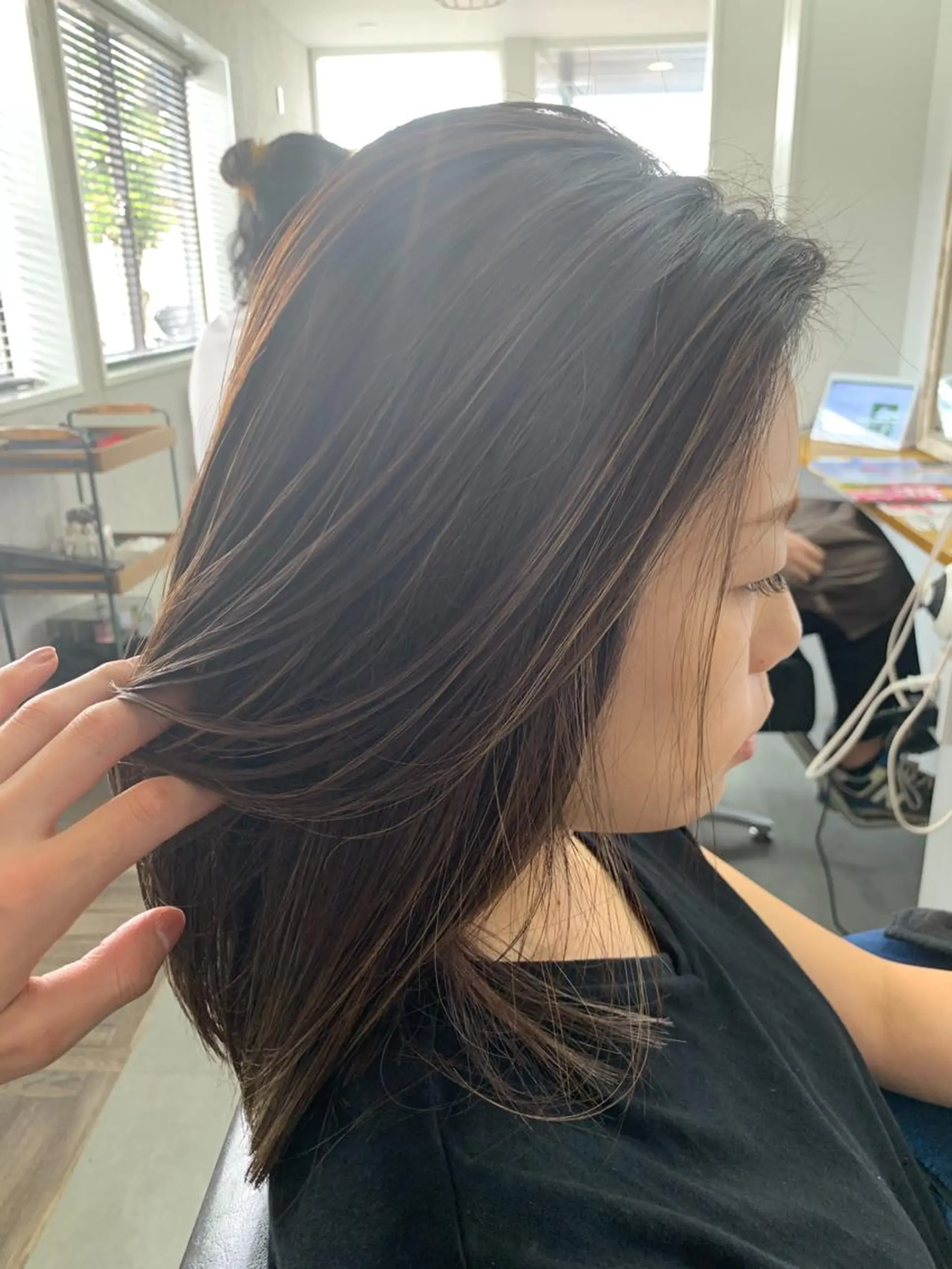 ミディアム ヘアカラー 須佐 勝也のヘアスタイル