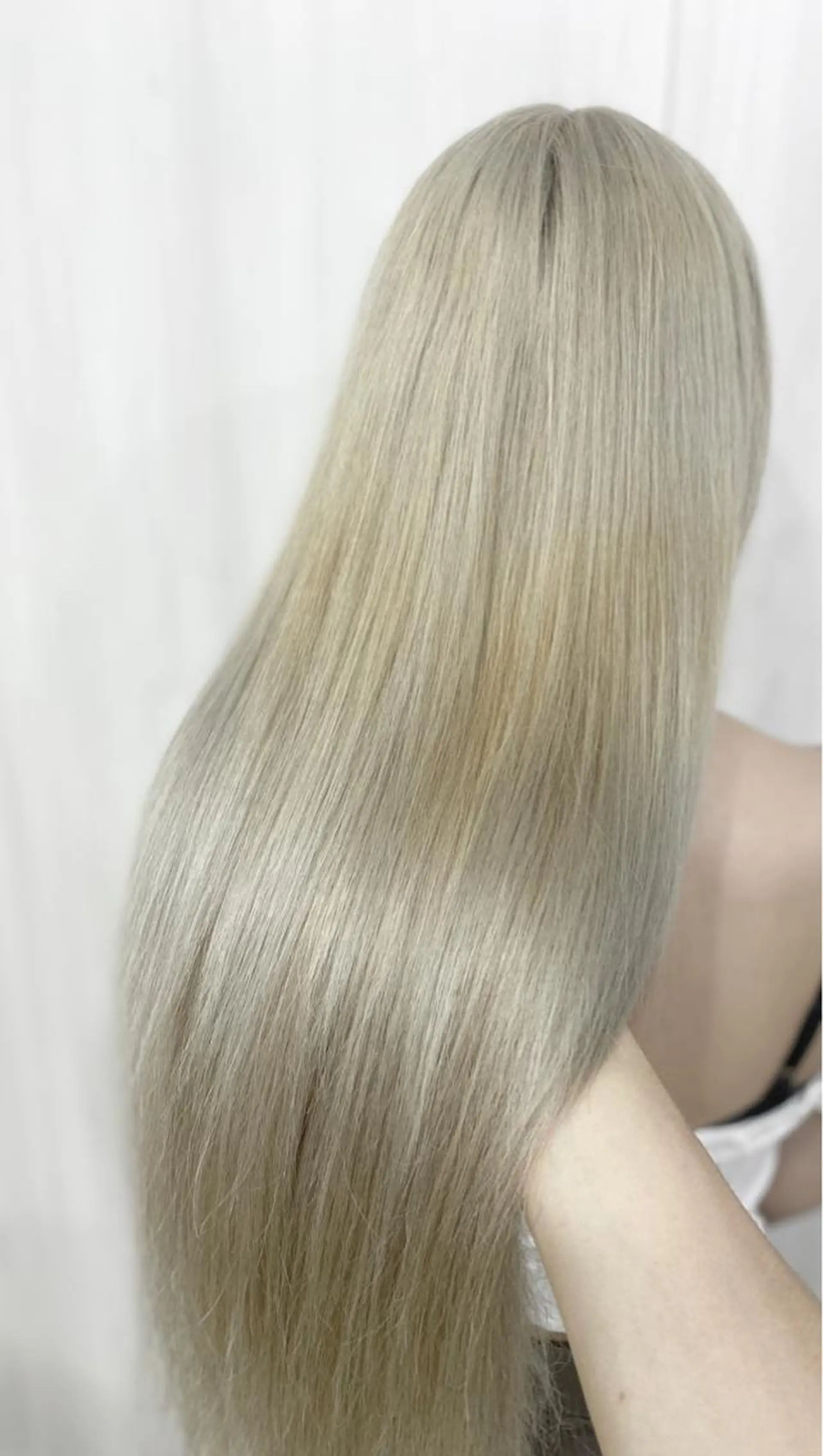 ロング カラー ヘアアレンジ シルバー ホワイトシルバー カット トリートメント replica上大岡所属・松井 敬太郎のヘアスタイル