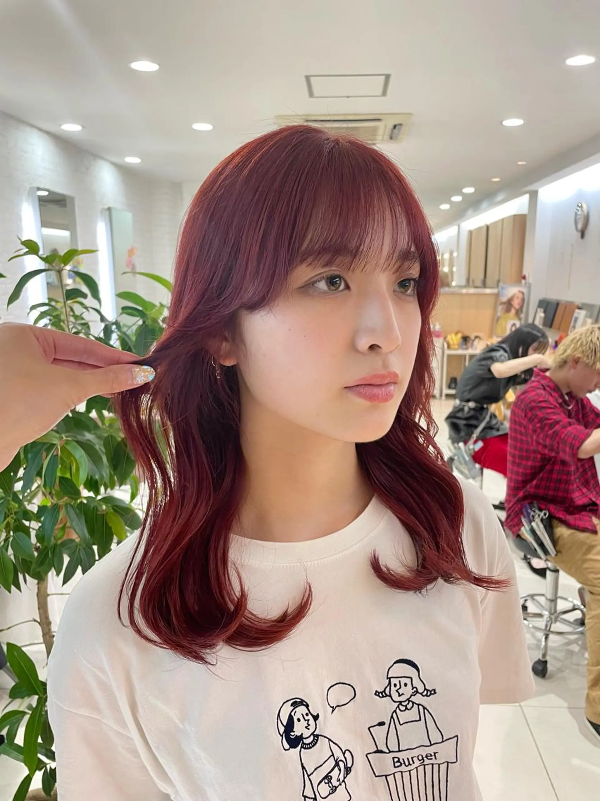 セミロング nuu 栄所属・🧸SAKI🎀 韓国レイヤーのヘアスタイル