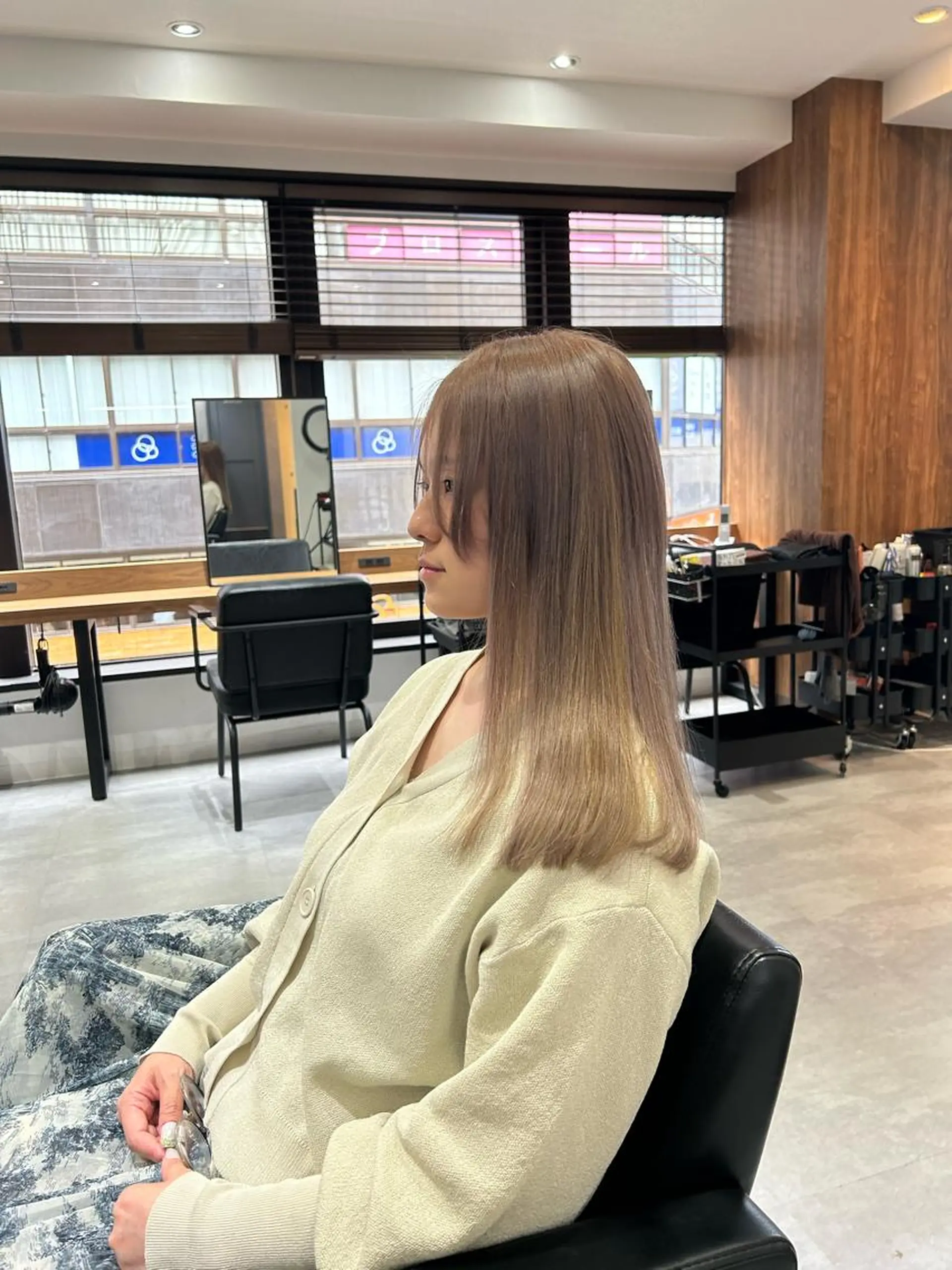 セミロング カラー ベージュカラー ブリーチ ミルクティーベージュ ボブ エクステ ヘアカラー トリートメント エクステ ENA💗NEXT /ハイトーンエクステのヘアスタイル