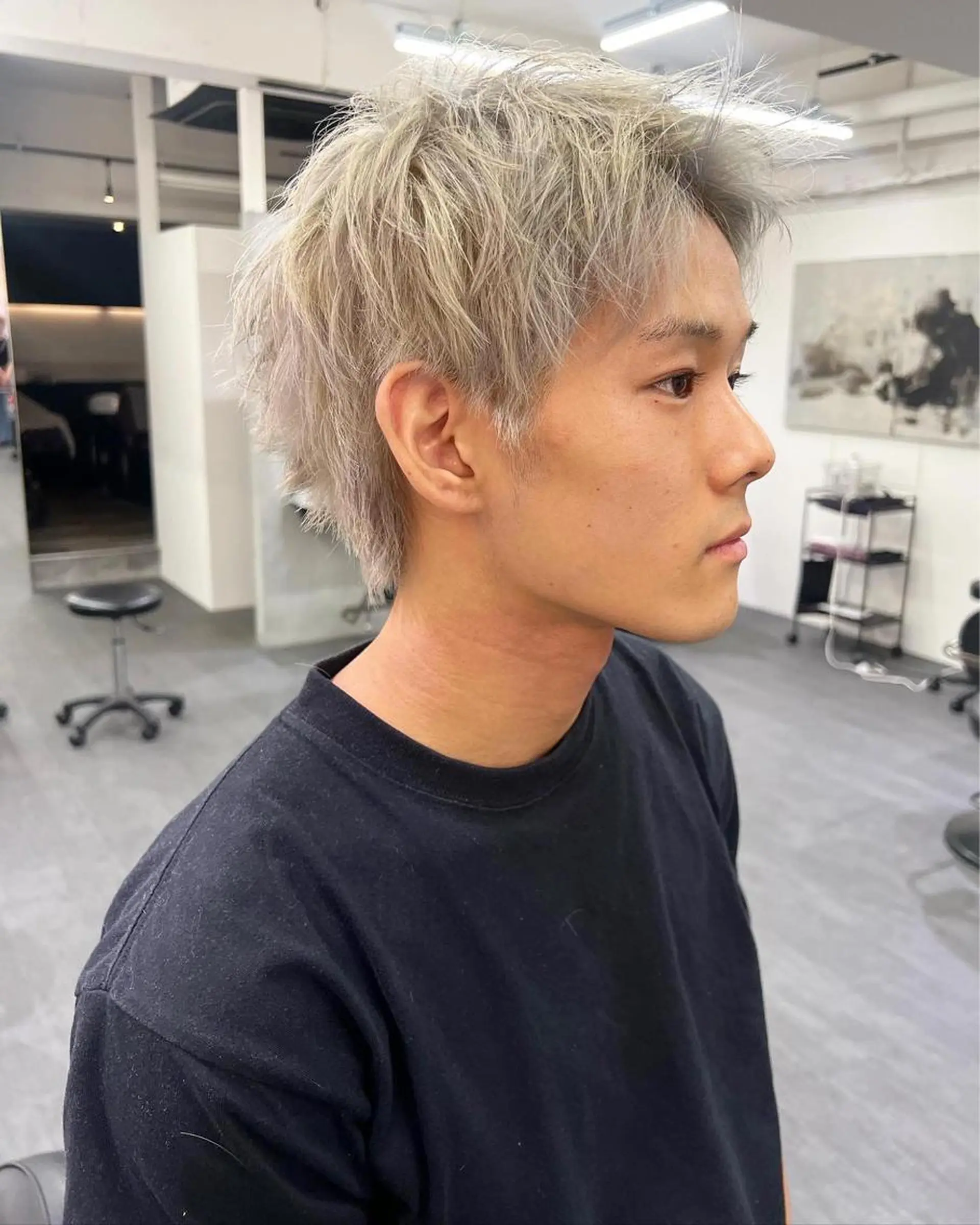 ショート カラー パーマ ヘアアレンジ メンズ キッズ ネイル マツエク・マツパ アイブロウ スパイキーショート シルバー ホワイトシルバー メンズアイブロウ ショートヘア SALOWIN梅田茶屋町店所属・ウルフレイヤーカット /チヒロのヘアスタイル