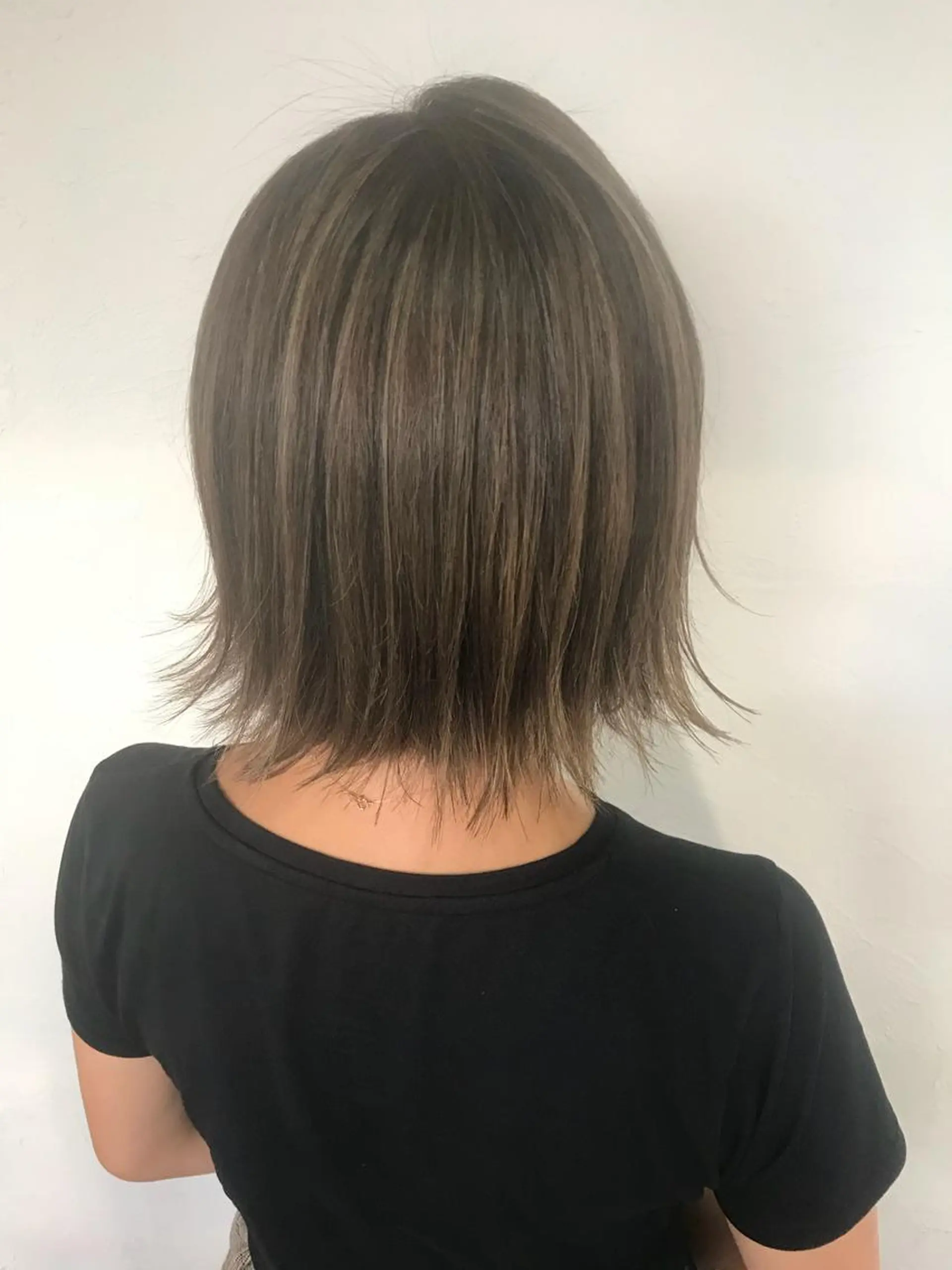 ミディアム カラー ベージュカラー ミルキーベージュ 伊藤 優希のヘアスタイル