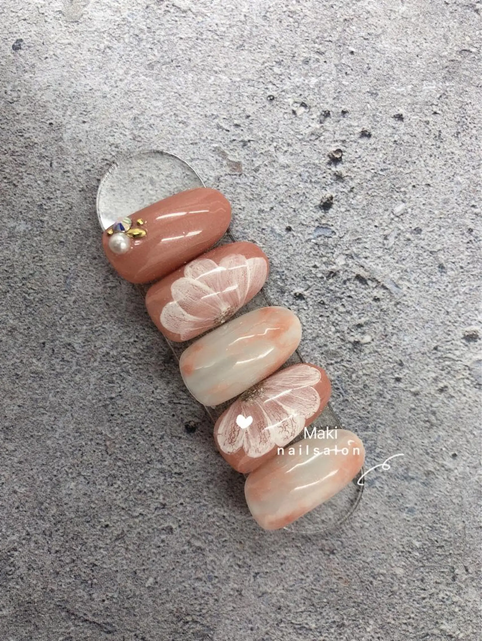 ネイル ハンドネイル マキ ネイルサロンのネイルデザイン