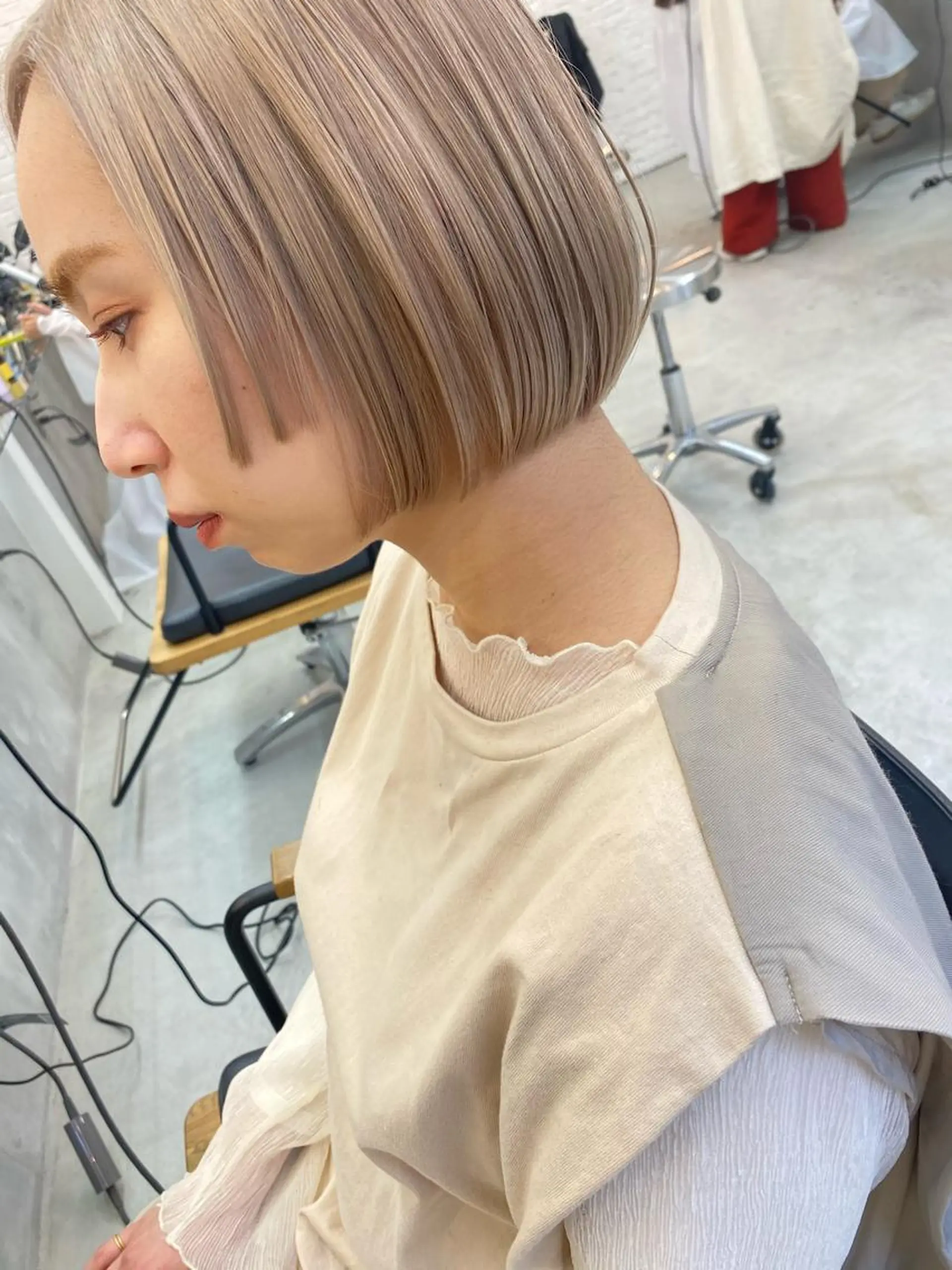 ショート カラー ベージュカラー グレージュ ブリーチカラーが人気 onnuのヘアスタイル