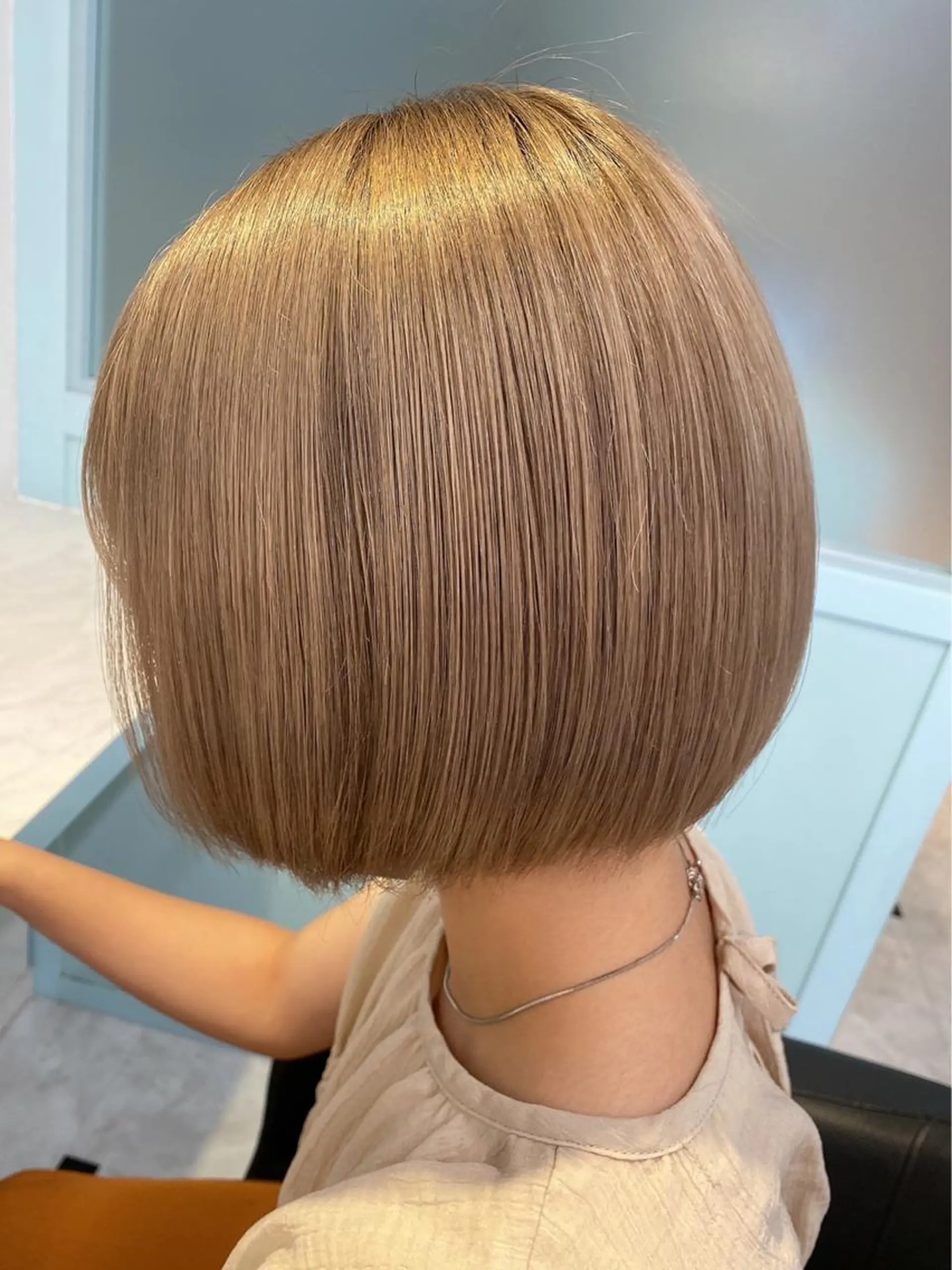 ショート カラー ヘアアレンジ ハイトーンカラー ボブ トリートメント 酸熱トリートメント カット トリートメント ヘッドスパ ヘアセット 🤍ベージュ×艶髪 🤍Ryuta🤍のヘアスタイル