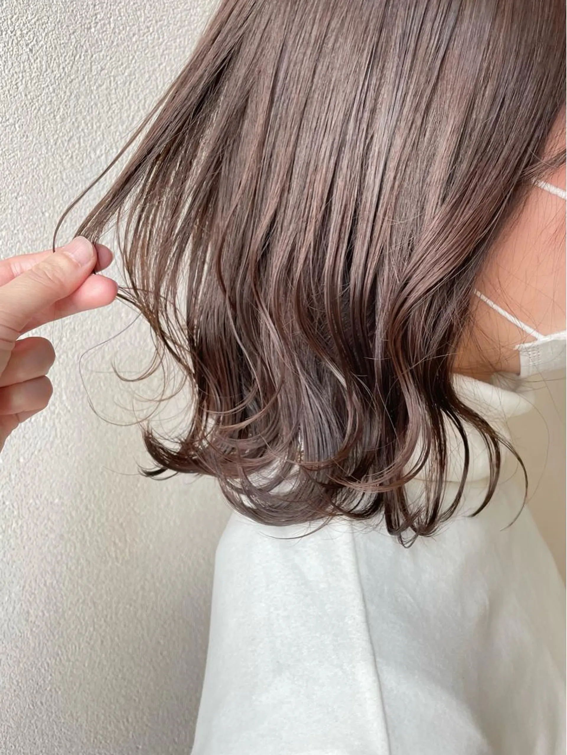 ミディアム カラー アッシュ ベージュカラー ブリーチ ダブルカラー ブリーチなしカラー ヘアカラー 沢田 瞳のヘアスタイル