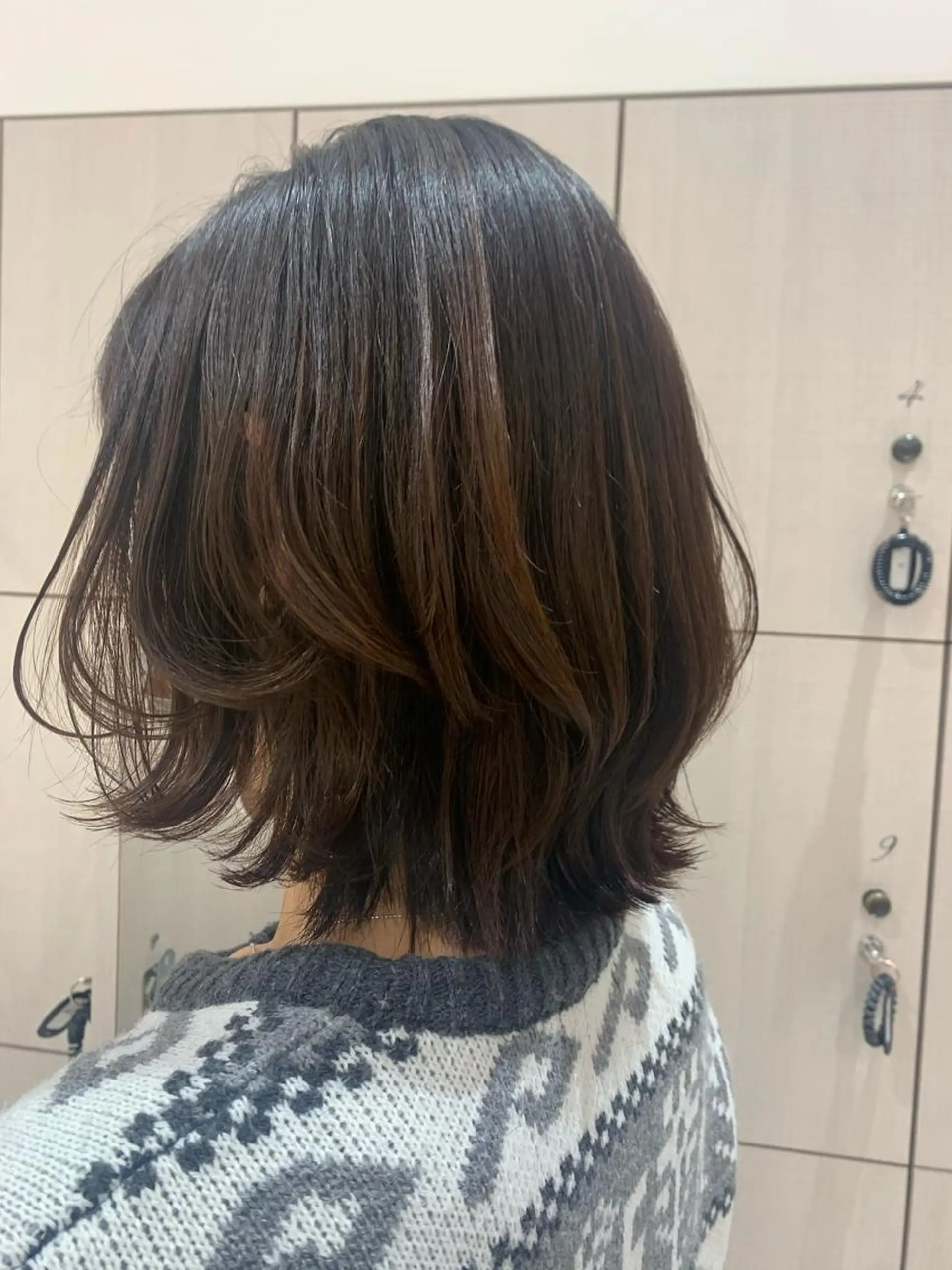 ミディアム 伊藤 麻菜実のヘアスタイル