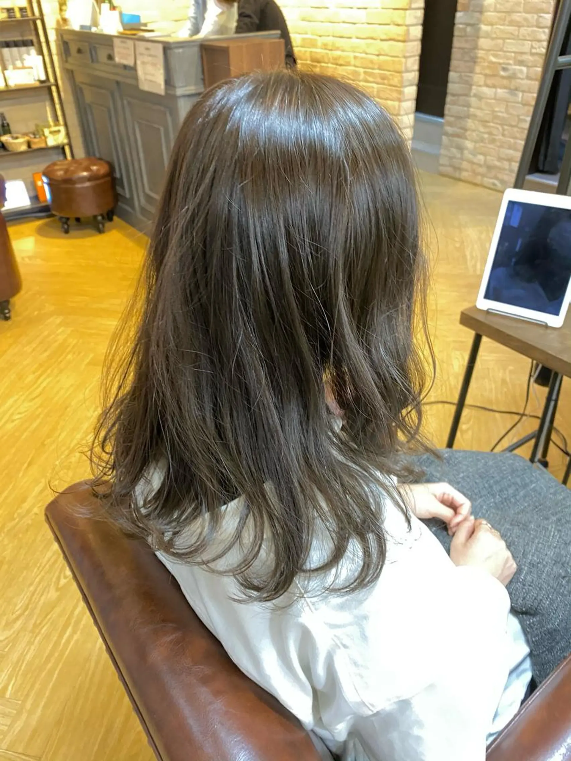 セミロング カラー 髪質改善 ヒデのヘアスタイル