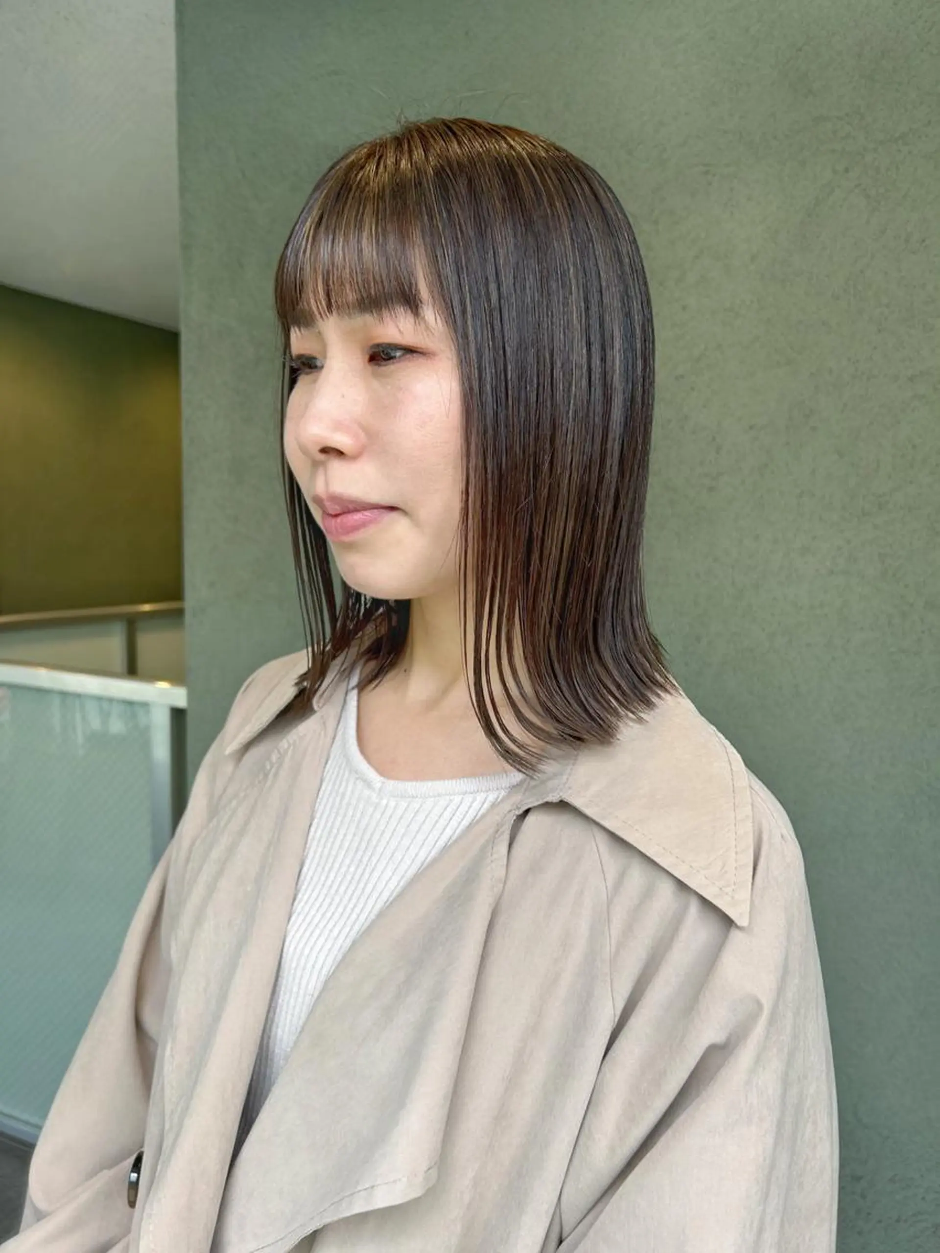 ミディアム カラー ベージュカラー 切りっぱなしロブ カット ヘアカラー HIROKI ” stylistのヘアスタイル