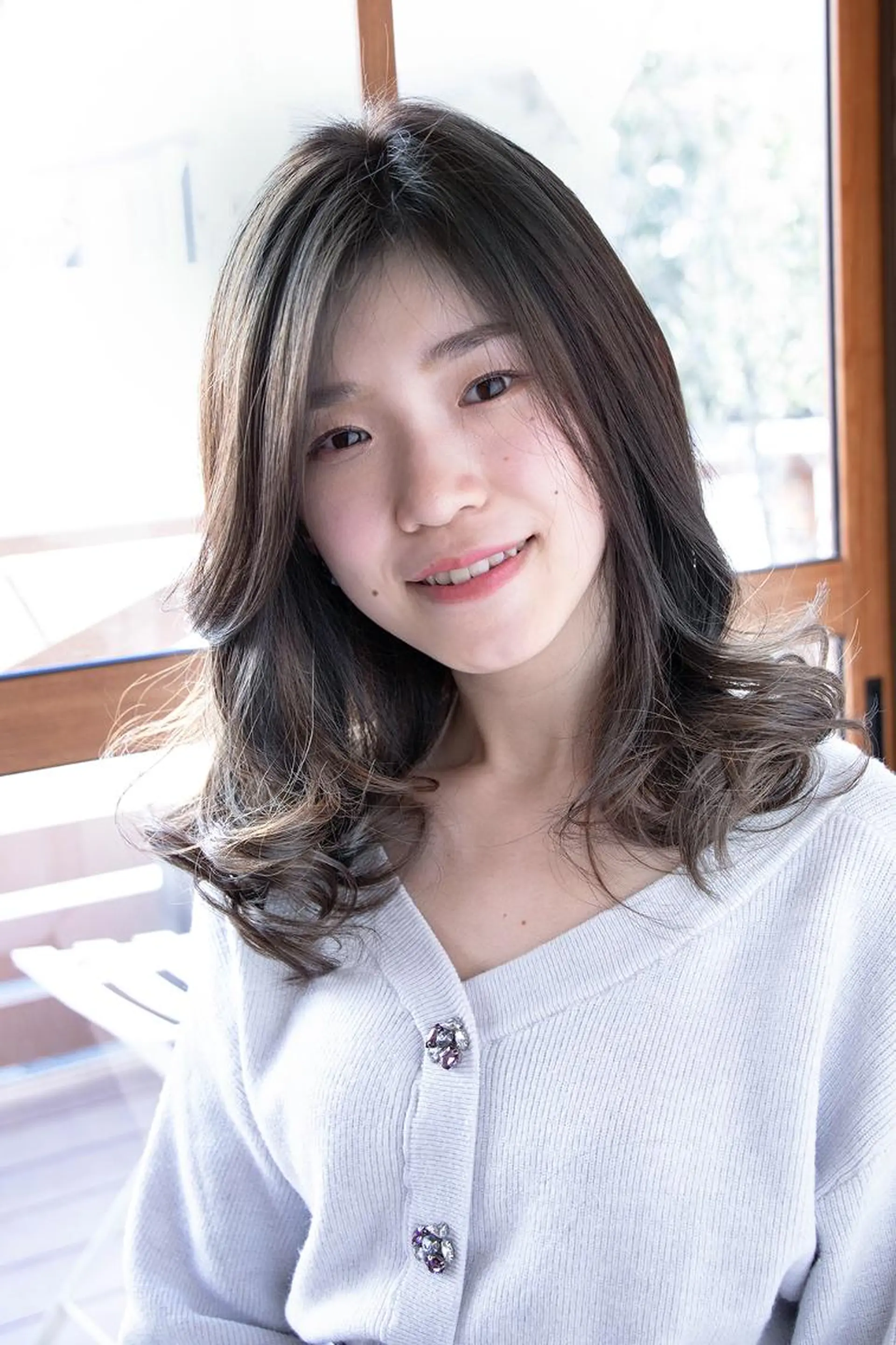 セミロング アッシュ レイヤーカット ⬇格安クーポン掲載⬇ 🌈PERS🌈のヘアスタイル