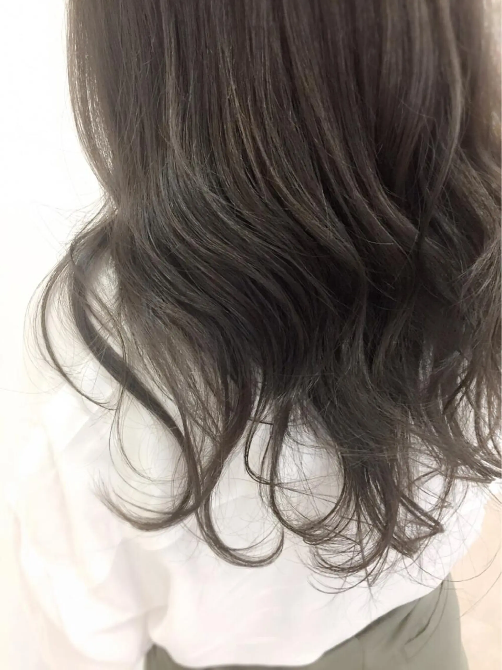 セミロング カラー アッシュ グレージュ イルミナカラー 中村 卓也のヘアスタイル
