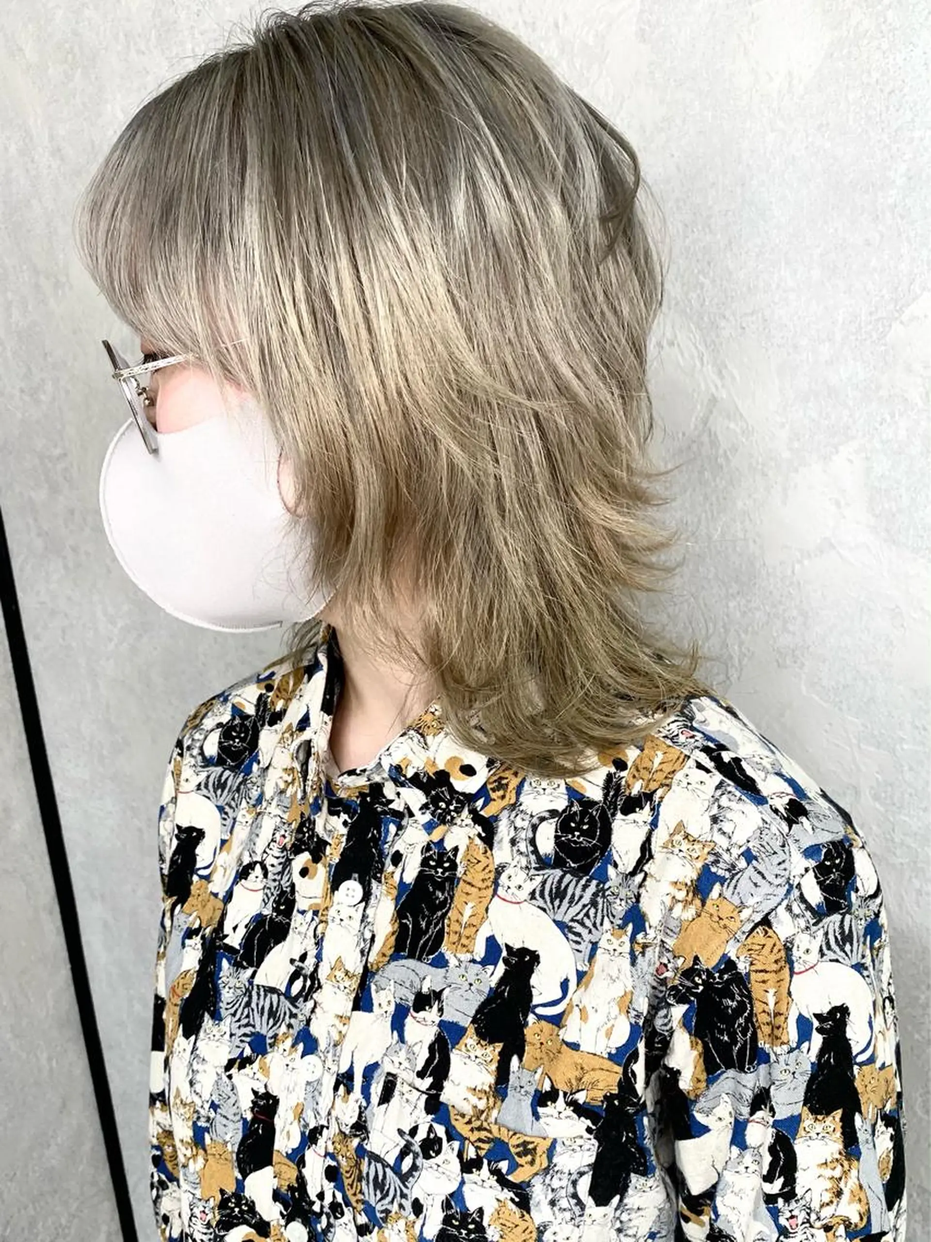 ミディアム カラー アディクシーカラー ベージュカラー 黒髪 ブリーチ ブルーカラー ヘアカラー 艶カラー YOSHIMURAのヘアスタイル