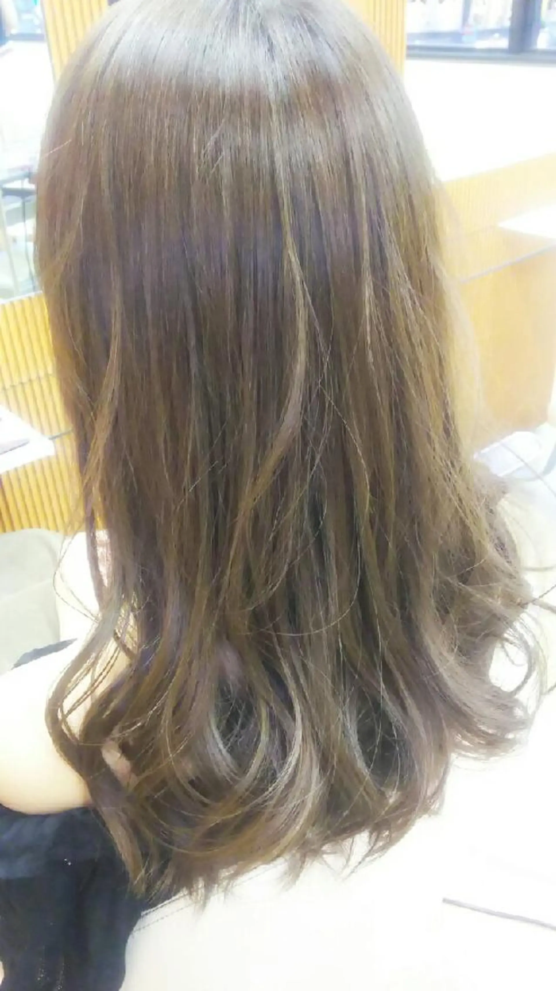 セミロング カラー グレージュ ハイライトカラー ハイライト 脇田 雄大のヘアスタイル