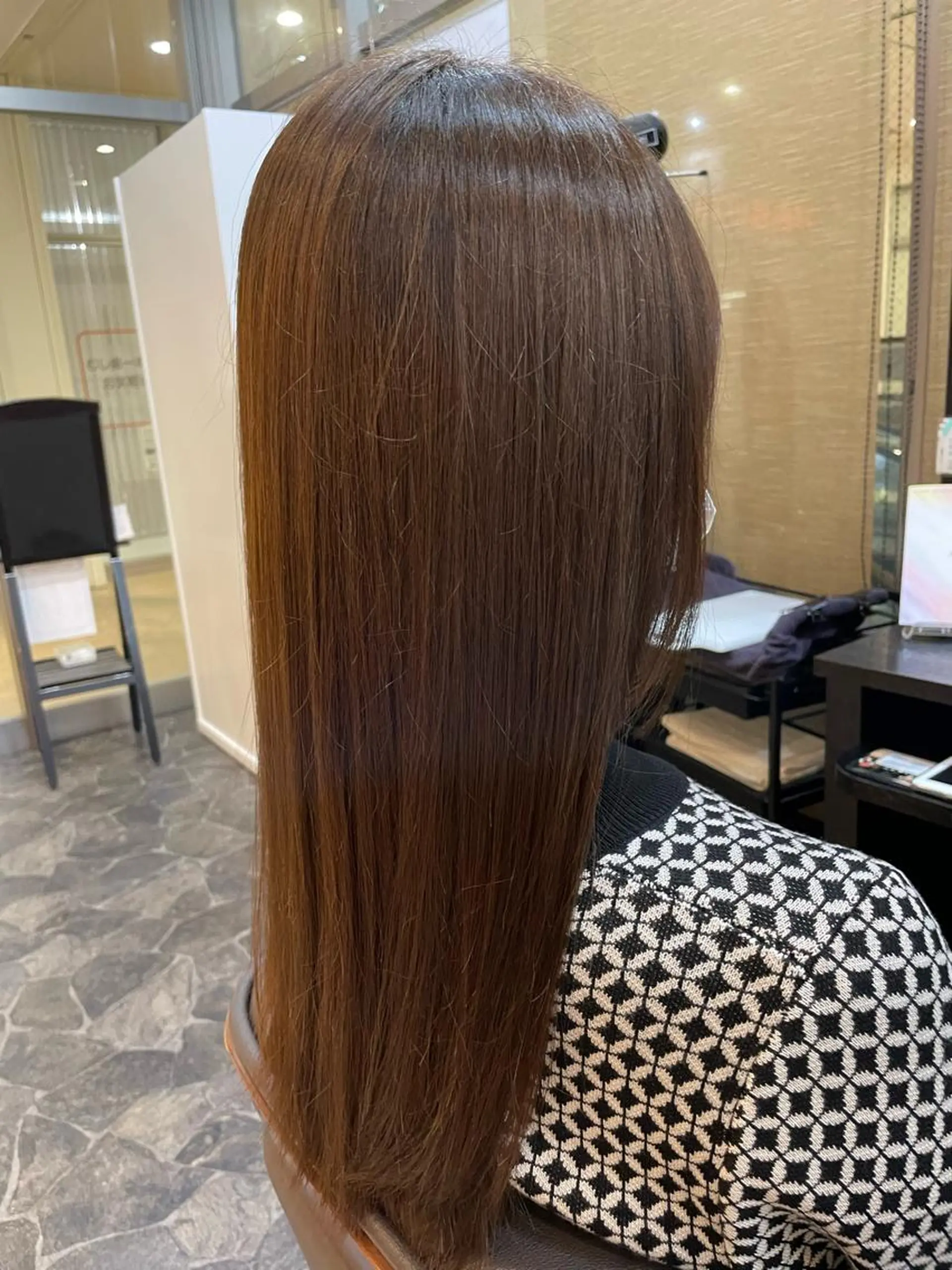 カラー イルミナカラー 岸田 怜奈のヘアスタイル