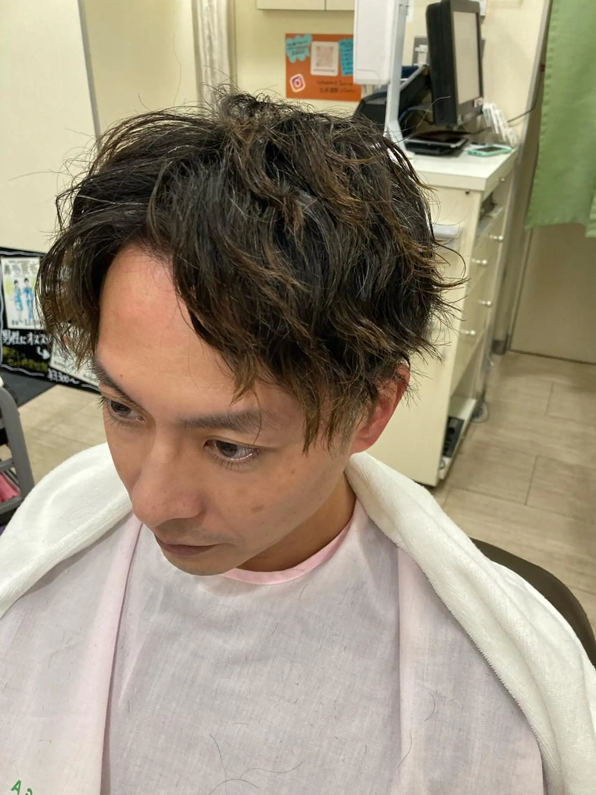 ミディアム パーマ メンズ センターパート The Gollum cut＆shave所属・垢抜け・メンズパーマ 津山祐紀のヘアスタイル